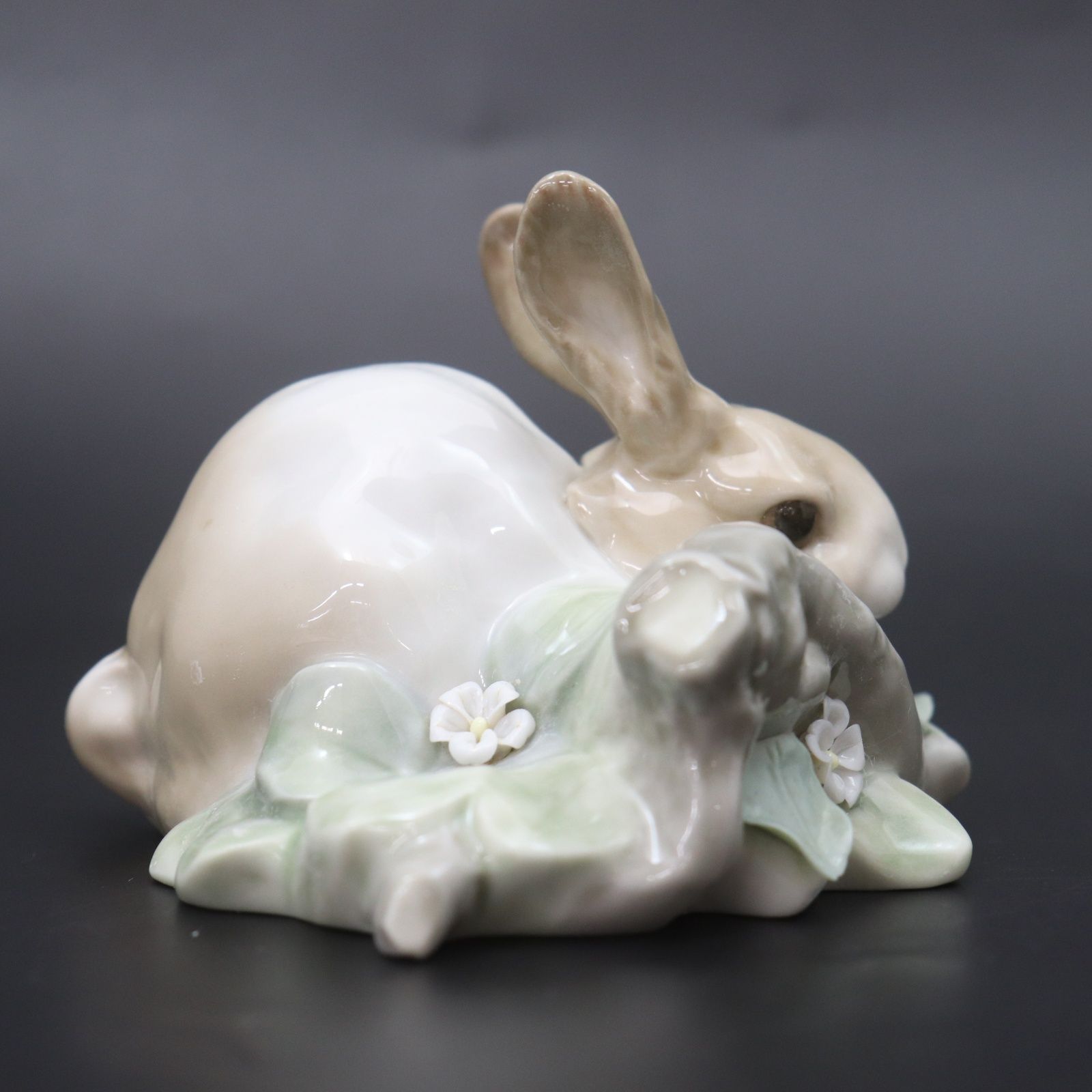 ITINGD116KYI LLADRO リヤドロ 置物 食べるウサギ うさぎ 動物 生き物