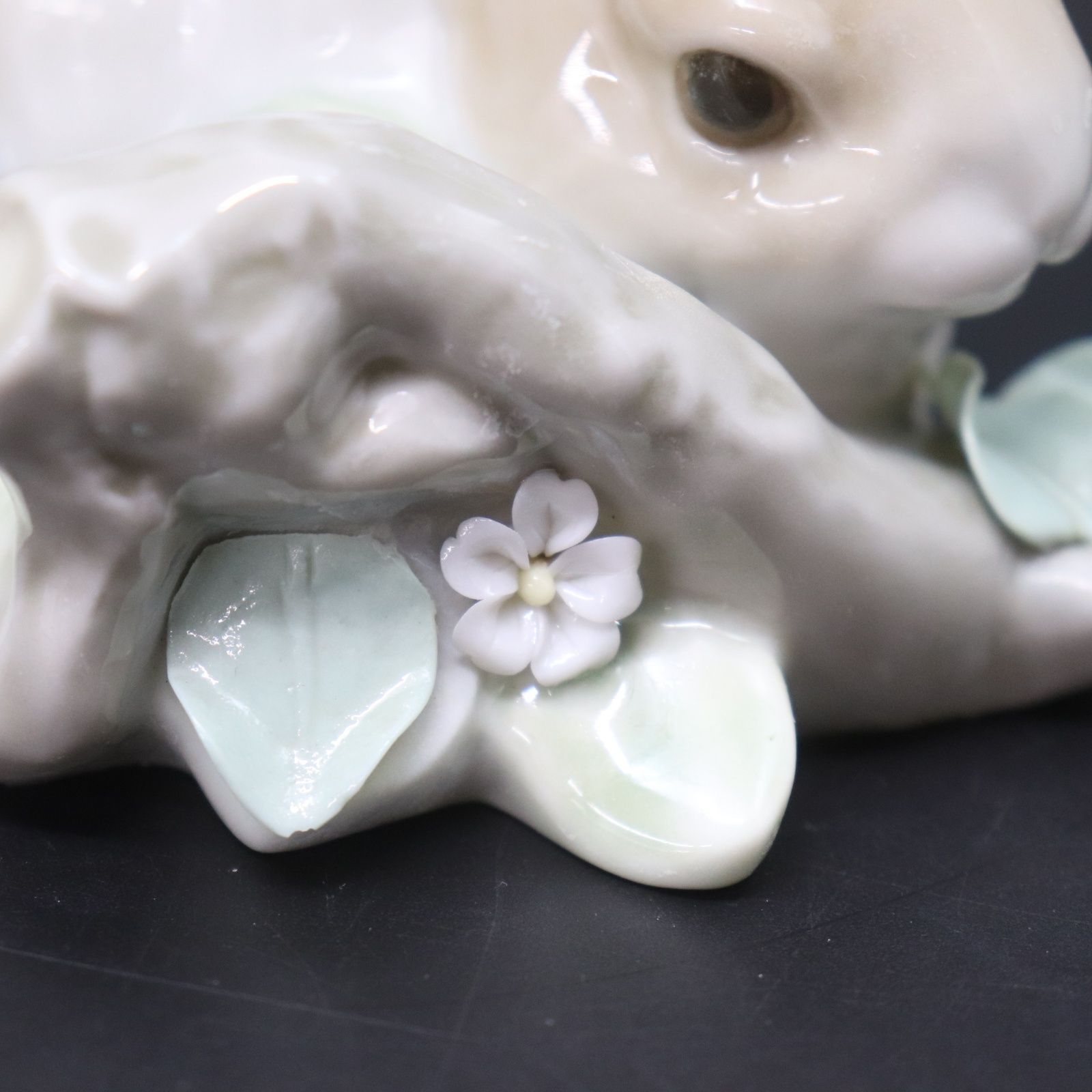 リヤドロ ウサギの陶器小物入れ ITINGD116KYI LLADRO リヤドロ 置物 食べるウサギ うさぎ 動物 生き物