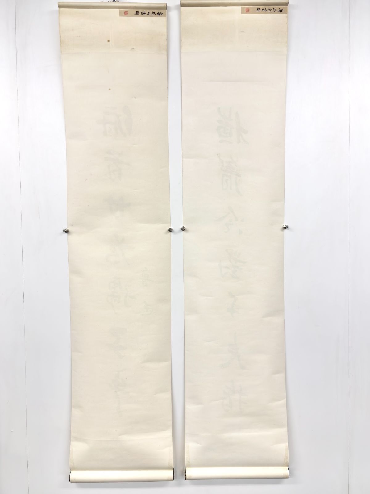 【1980年代当時物】中国美術 上海書画社 印製 魯迅「横眉冷対千夫指」行書 七言聯 対聯 2幅組 掛軸 掛け軸 中華民国 骨董　260625-10 - サムネイル