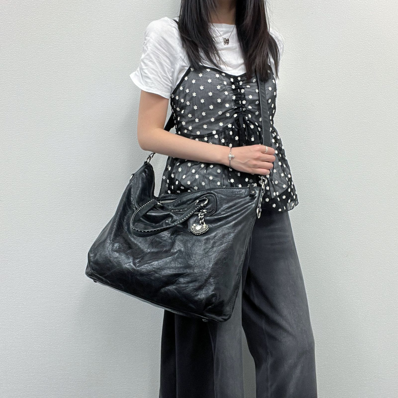 【希少】ミュウミュウ ハンドバッグ ハート スタッズ シルバー 黒 レザー 中古】MIU MIU ミュウミュウ スタッズ 2WAY ハンドバッグ ショルダー