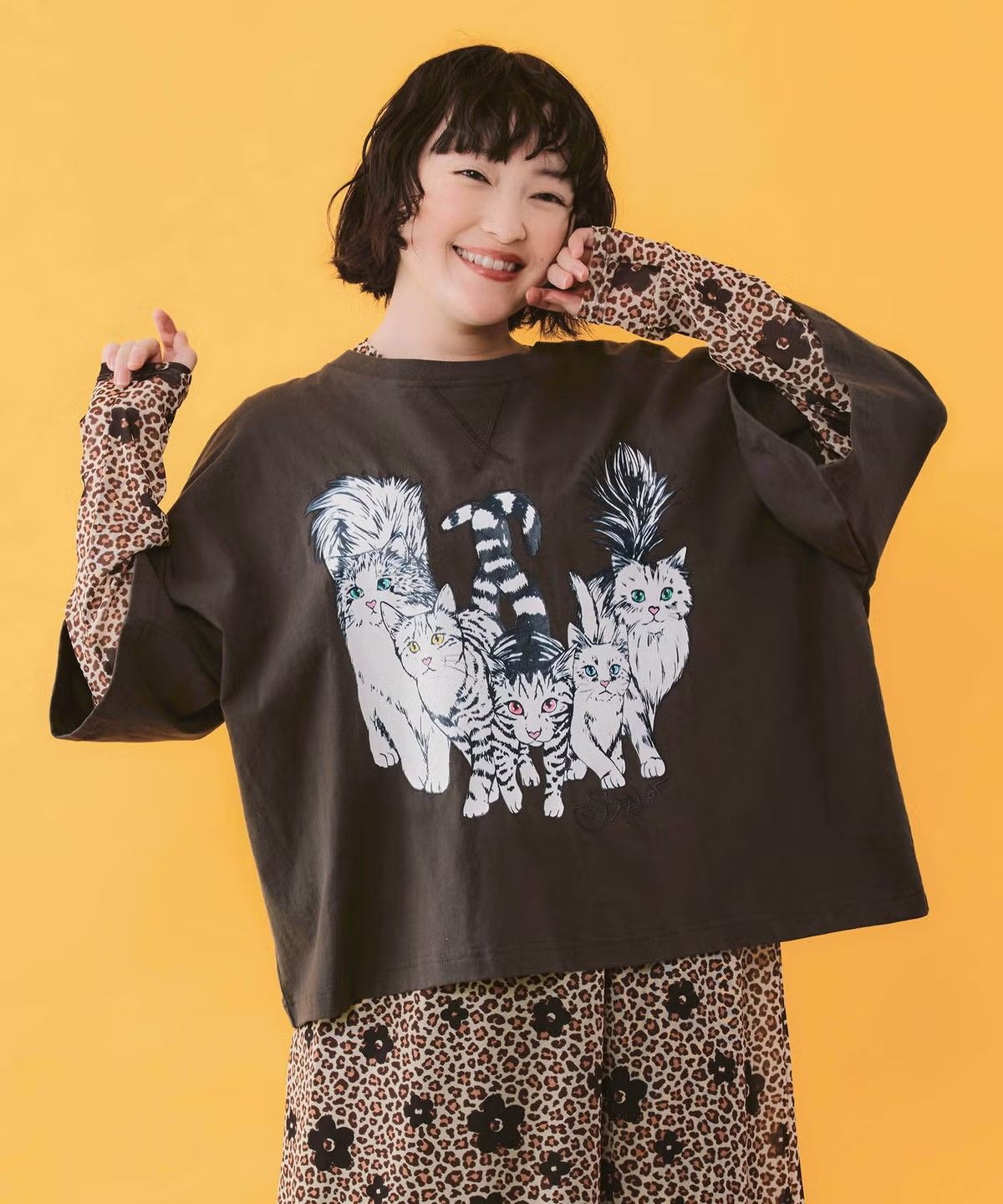 ScoLar（スカラー）162667：にらめっこネコちゃん ワイドTシャツ