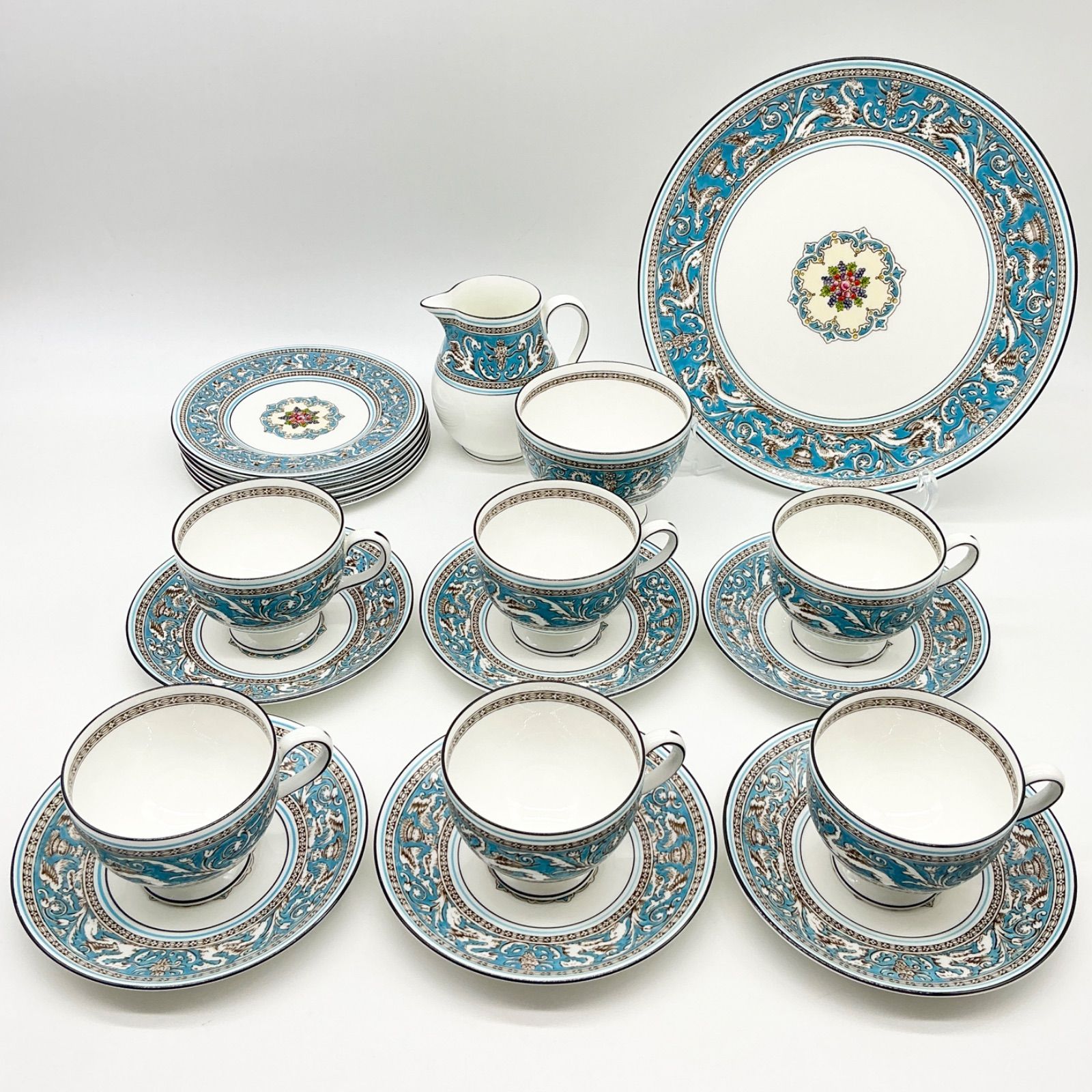 Wedgwood ウェッジウッド フロレンティーン ターコイズ ティーセット 食器セット プレート パン皿 デザート皿 カップ&ソーサー 6客 プレート(小)6枚 大皿 クリーマー ラウンドボウル 21点セット【中古】Aランク　9_131