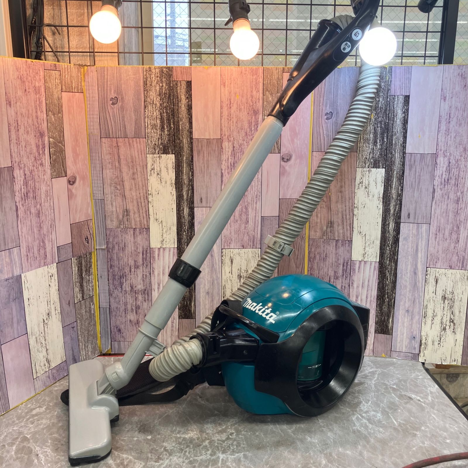【動作確認済】Makita コードレスサイクロン掃除機 本体 のみ CL500D ☆マキタ(makita) コードレスサイクロン掃除機 CL500DZ【八潮店