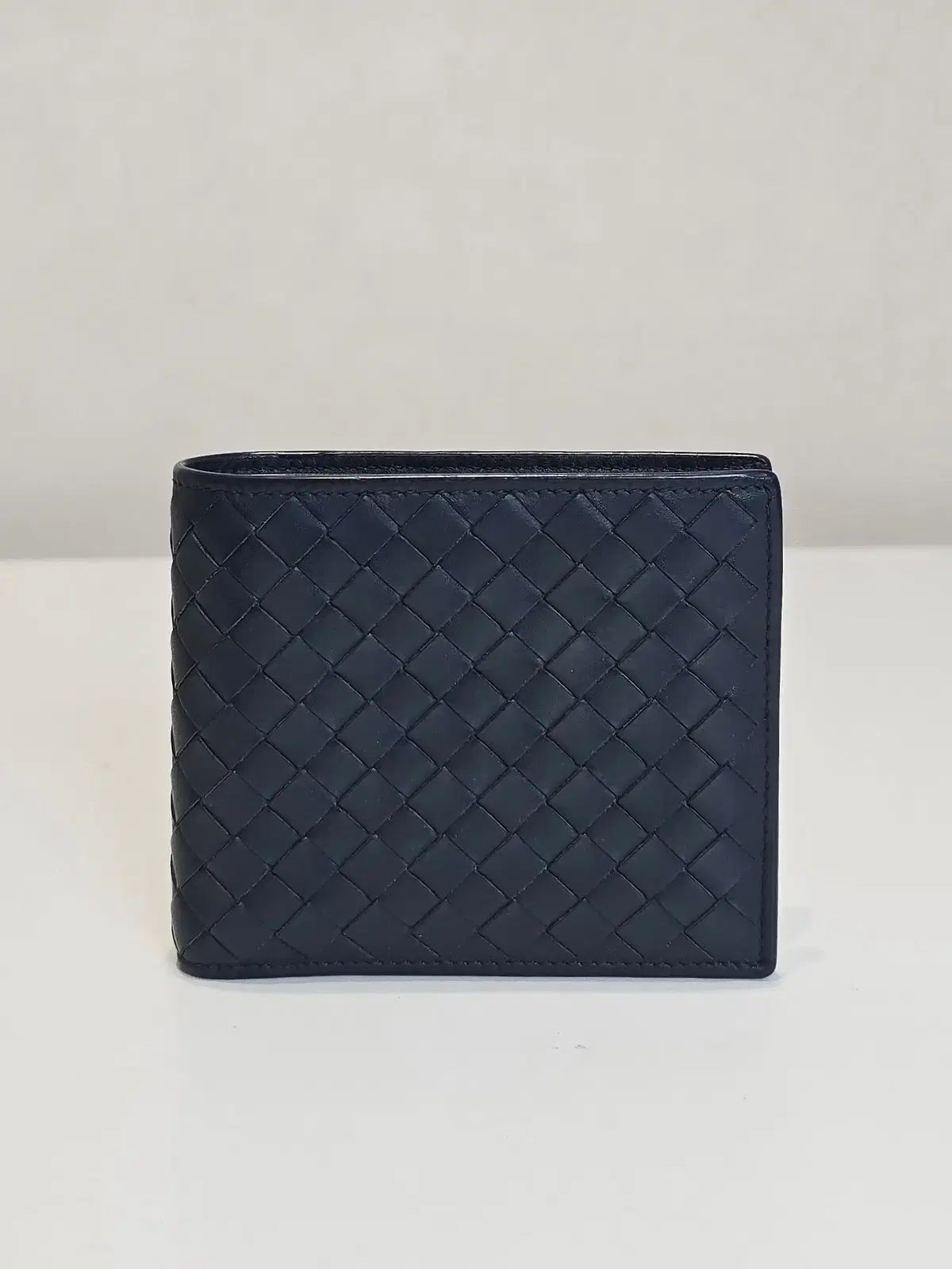 ラックスオール BOTTEGA VENETA ボッテガ・ヴェネタ イントレチャート ネイビー 二つ折り財布 113993 33,274円