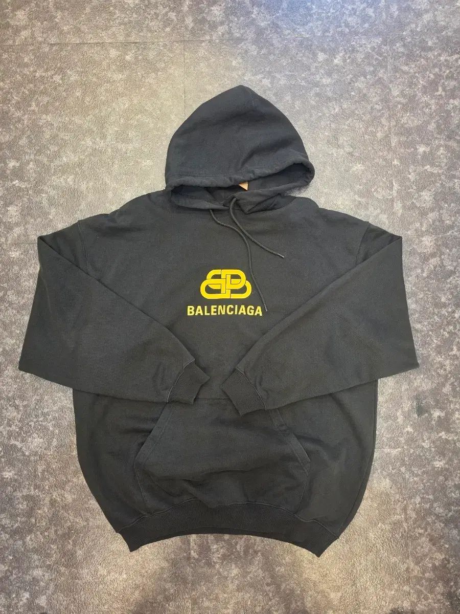 バレンシアガ BB ロゴ フーディー Tシャツ ブラック イエロー