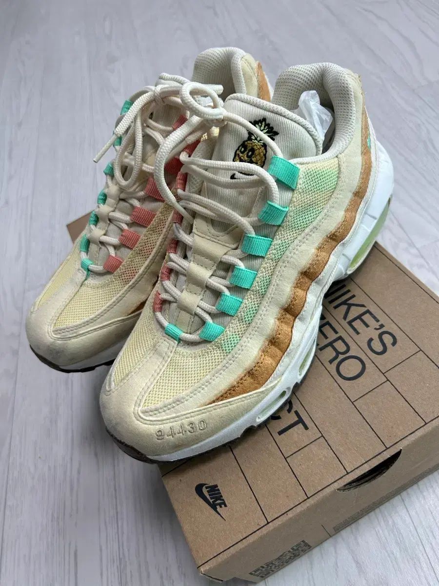 ナイキ エアマックス 95 パイナップル 240