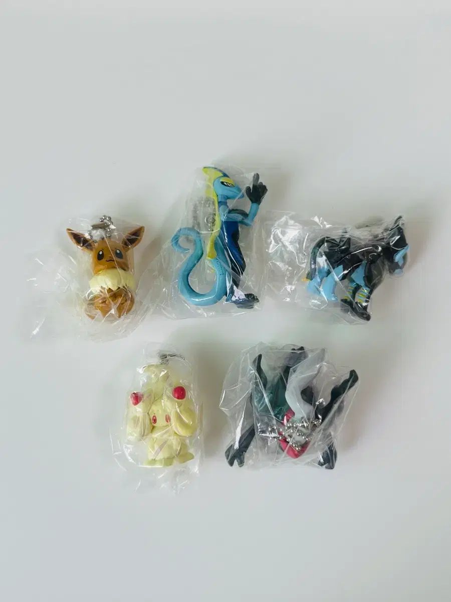 ポケットモンスター イーブイ インテリオン レントラー マホイップ ダークライ スイング コレクション 03 ガチャ