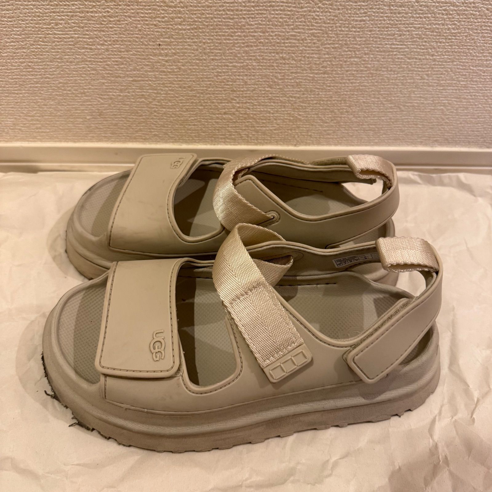 【値下げ可能】UGG GOLDENGLOW BLACK アグ　ゴールデングロウ　ベージュ　beige 24cm、USW7