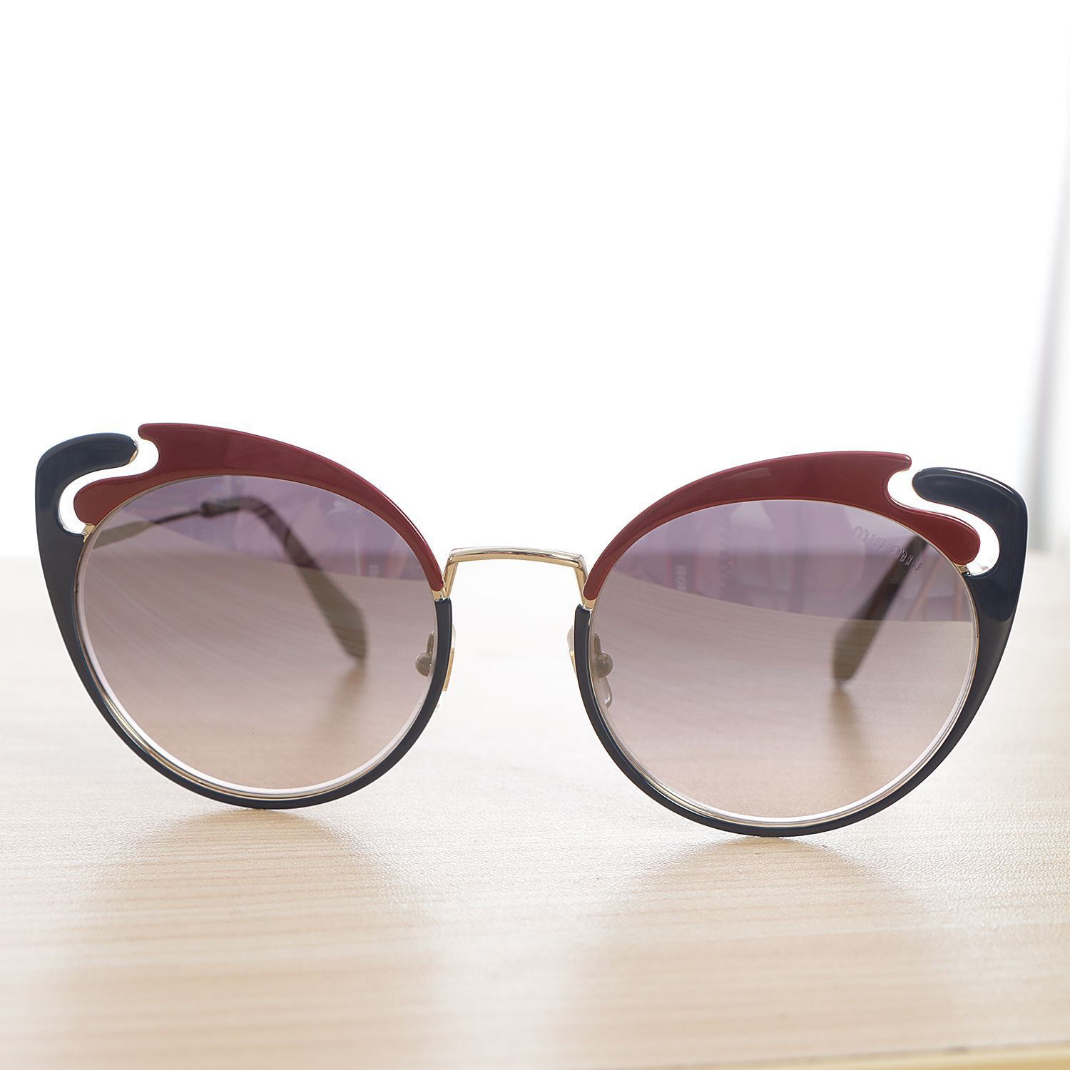 miu miu ノワール　キャットアイ　サングラス　SMU57T 17,182円