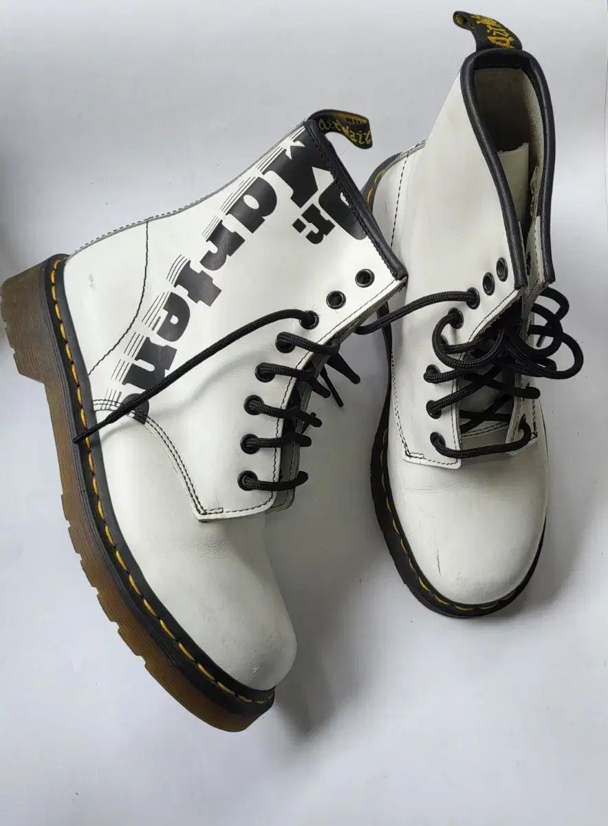 DR. MARTENS 1460 白 10,811円