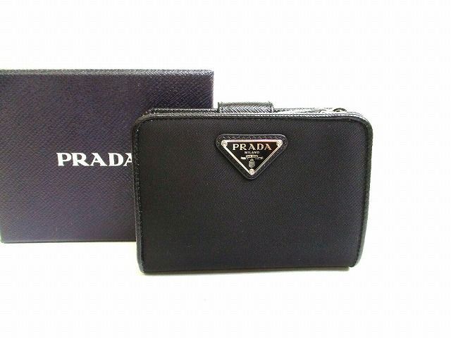 プラダ PRADA サフィアーノ トライアングル ナイロン×レザー 2つ折り 財布 コンパクト財布 コンパクトウォレット メンズ レディース 【新品同様】 59,400円