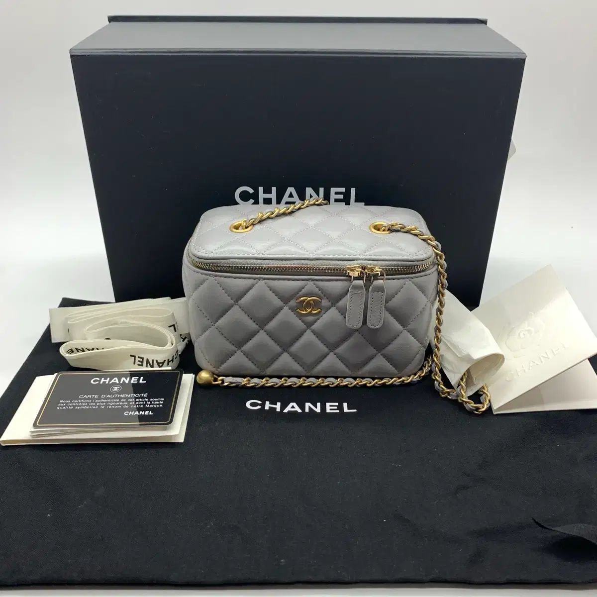 267002365 CHANEL シャネル ベニティ ゴールデンボール ショルダーバッグ AP2303 グレー 31番台