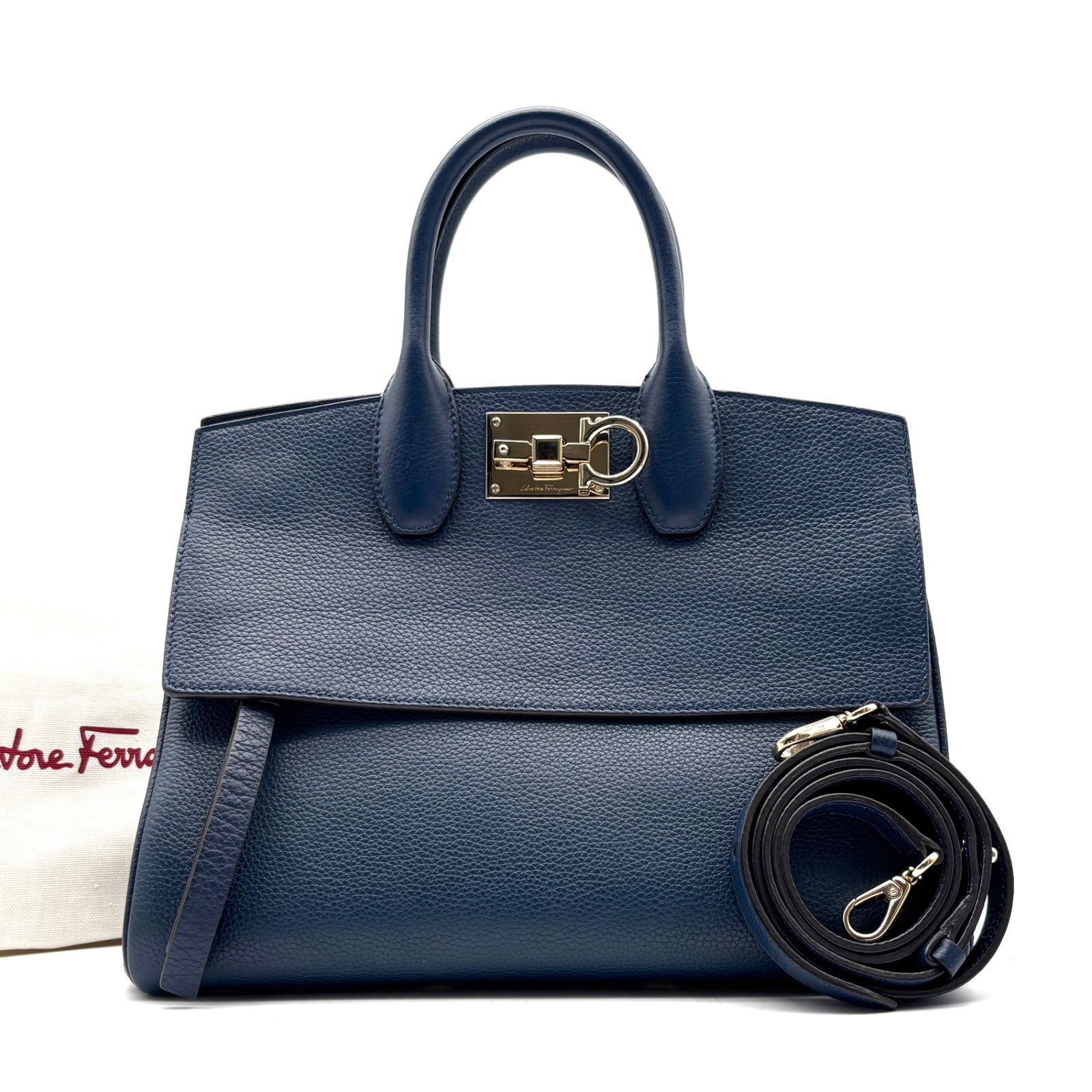 極美品 サルヴァトーレ フェラガモ FERRAGAMO スタジオバッグ ガンチーニ 2way ハンドバッグ ショルダーバッグ ネイビー 紺 レザー 本革 ボーナス 夏休み 帰省 お盆 敬老の日 サマーギフト シルバーウィーク ご褒美
