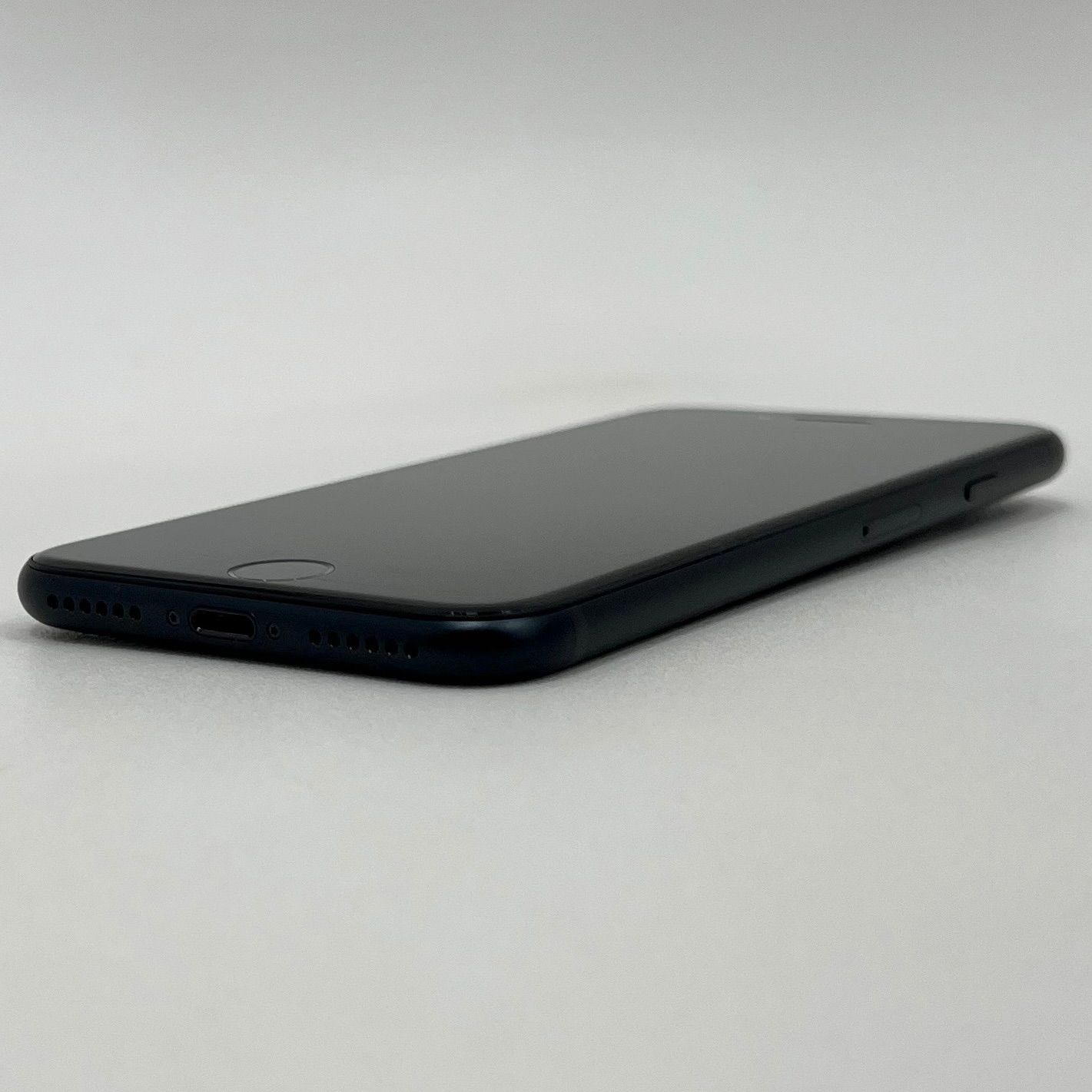 極美品】iPhone SE3 64GB ミッドナイト SIMフリー - メルカリ