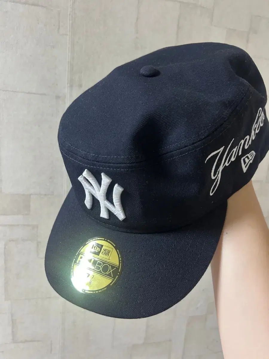 NEW ERA フィン ボックス 7 7/8 (62.5cm)