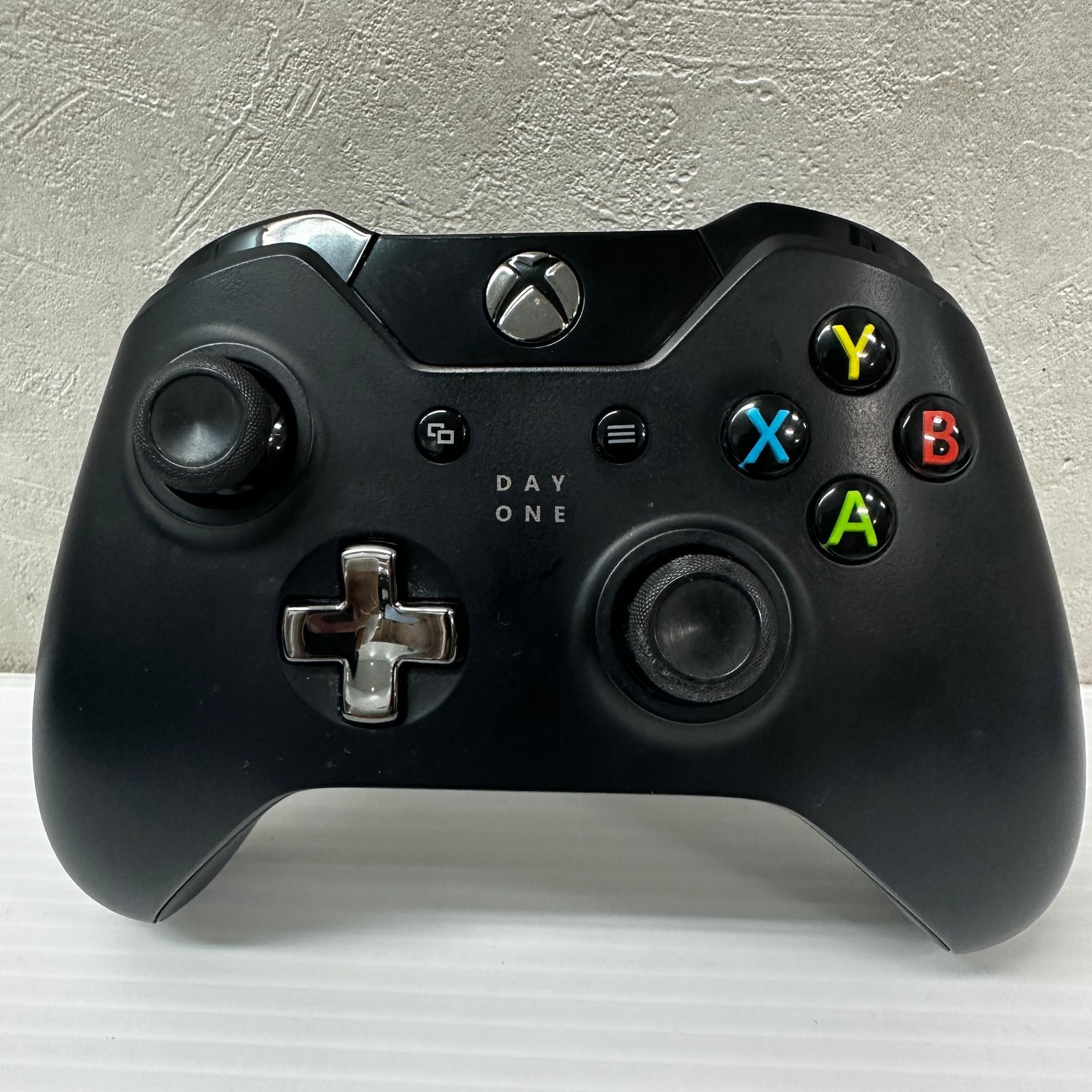 XBOX ONE 本体 + Kinect (Day One エディション) 500GB ※商品説明必読 