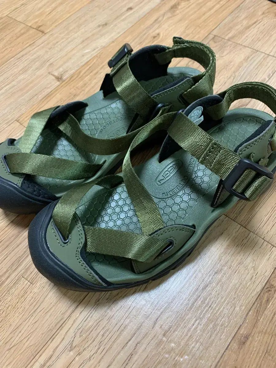 キーン サンダル スリッパ