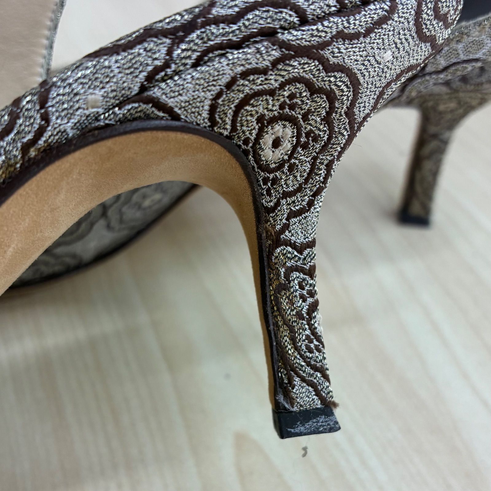 ジミーチュウ　ベロアリボン　レオパードパンプス　ポインテッドトゥ　金ロゴプレート ジミーチュウ JIMMY CHOO】ストラップリボンパンプス 35.5 ゴールド系