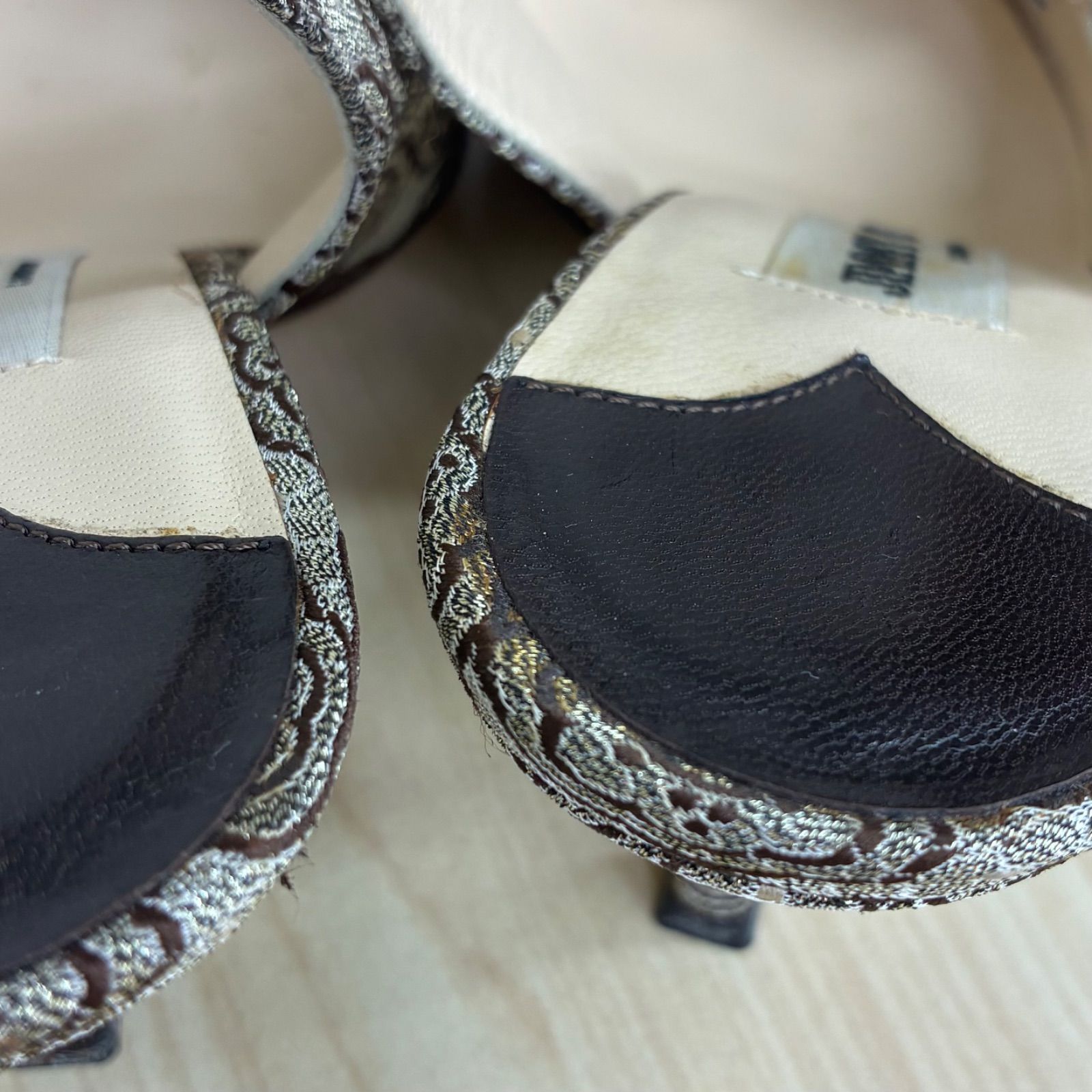 ジミーチュウ JIMMY CHOO】ストラップリボンパンプス 35.5 ゴールド系