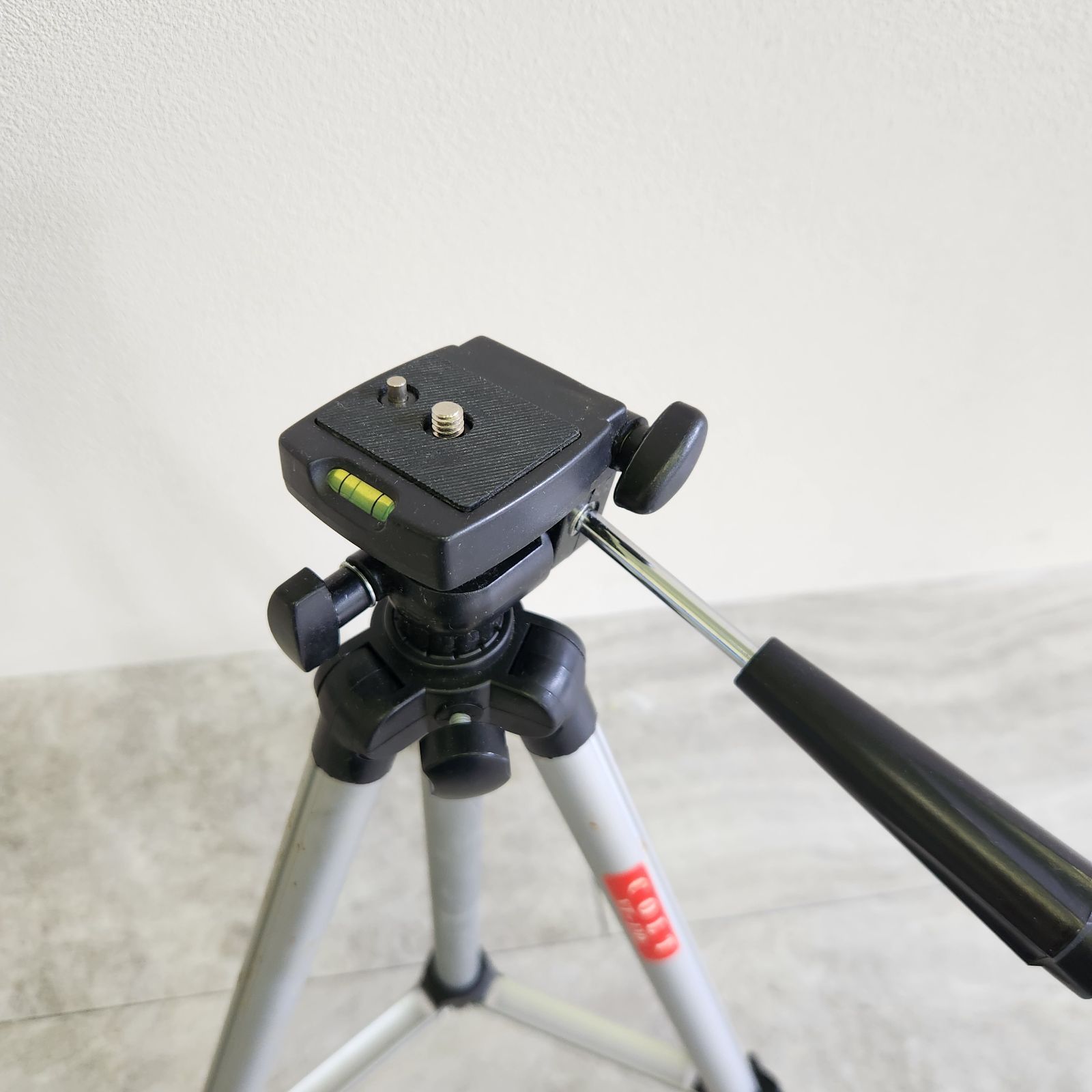 元箱付き】エツミ COLT 軽量4段三脚 VT-13D 水準器付き カメラ ビデオ
