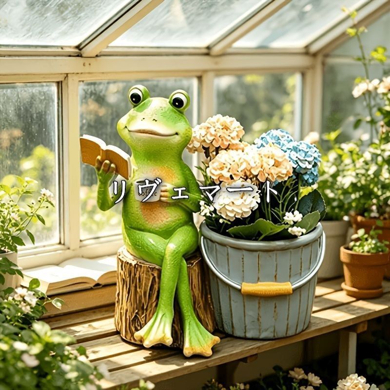鉢植え 植木鉢 プランター プラントポット フラワーポット ガーデニング 樹脂 屋内 屋外 インテリア 庭 玄関 バケツの隣で本を読んでいるカエル かえる 多肉植物 サボテン 可愛い ユニークデザインA629