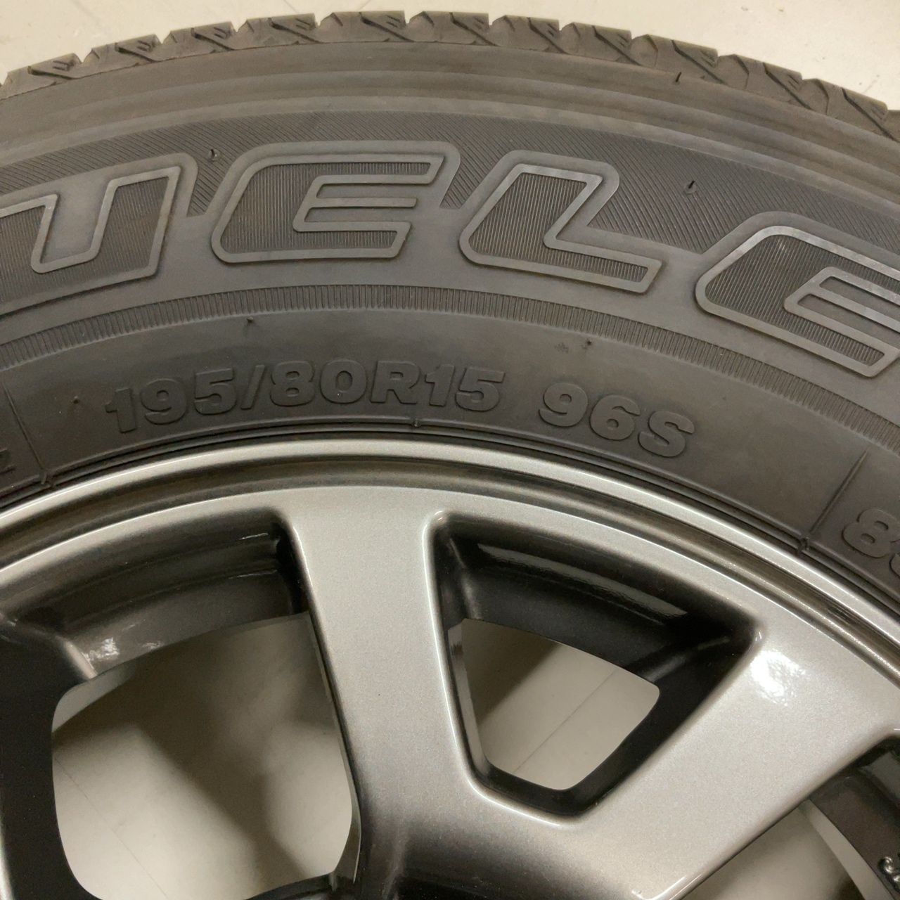 スズキジムニーシエラ純正15インチ デューラーH/L タイヤホイール