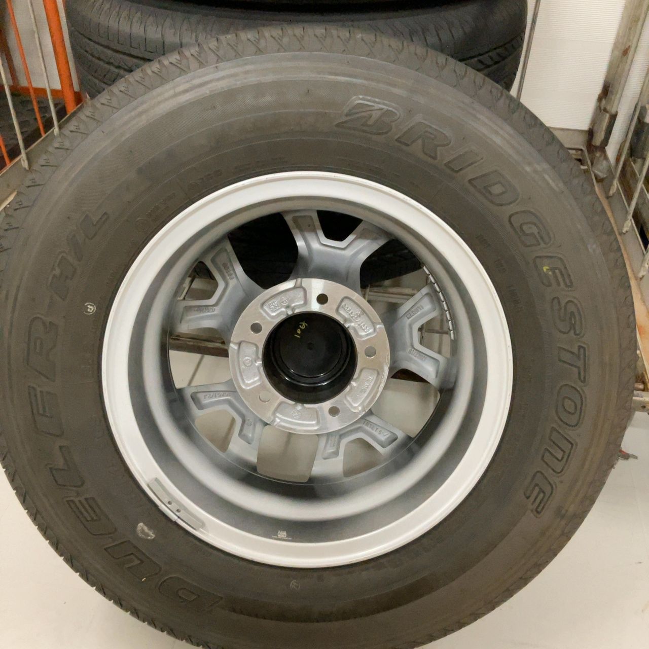 スズキジムニーシエラ純正15インチ デューラーH/L タイヤホイール