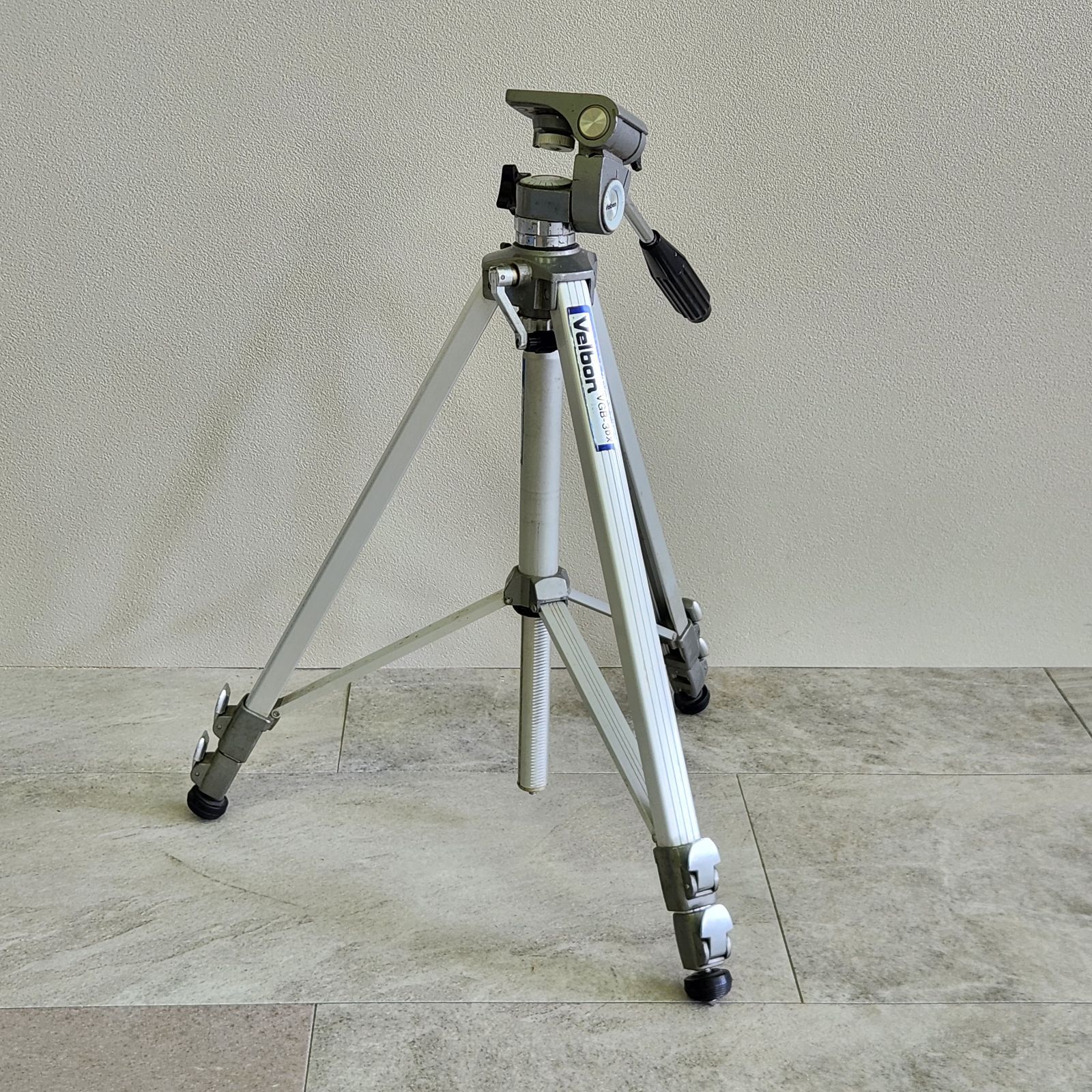 昭和レトロ】ベルボン 金属製 中型3段三脚 VGB-3DX 当時物 - メルカリ