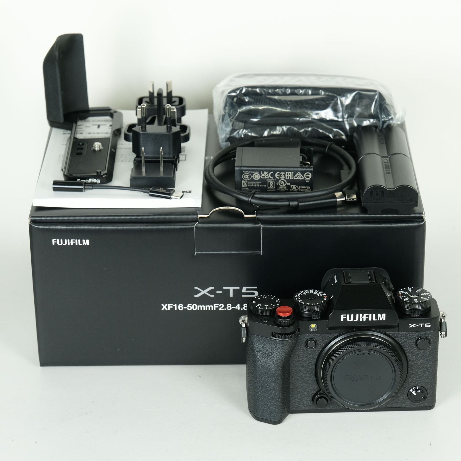[美品 | シャッター数1,650回｜バッテリー2個・グリップ付] FUJIFILM X-T5 [ボディ ブラック] | FUJIFILM Xマウント