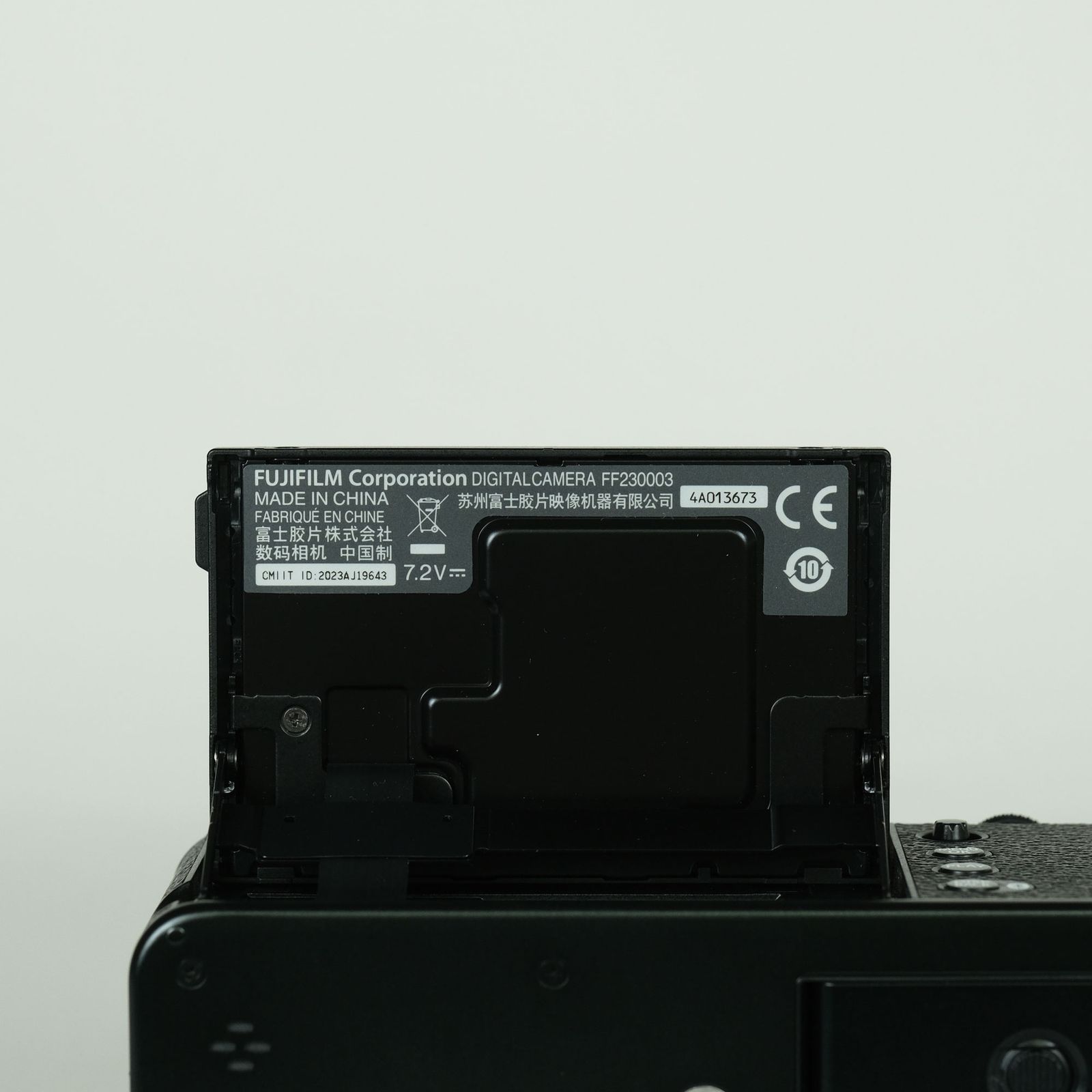 美品 | シャッター数2,200回｜別売り付属品付] FUJIFILM X100VI
