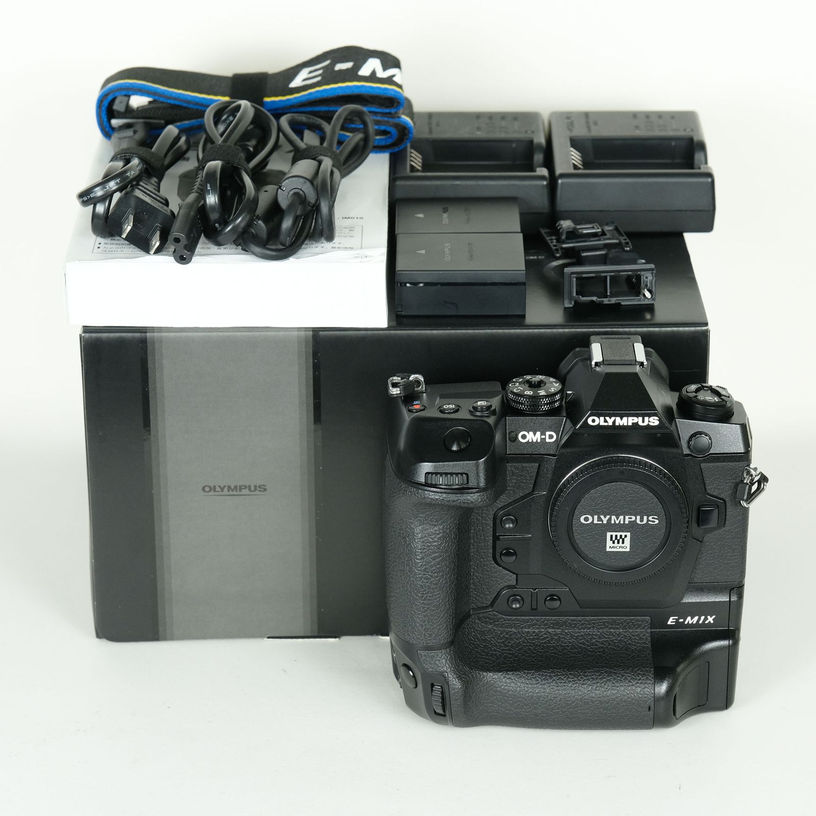 [美品 | シャッター数24,820回｜バッテリー2個付] OLYMPUS OM-D E-M1X | マイクロフォーサーズマウント