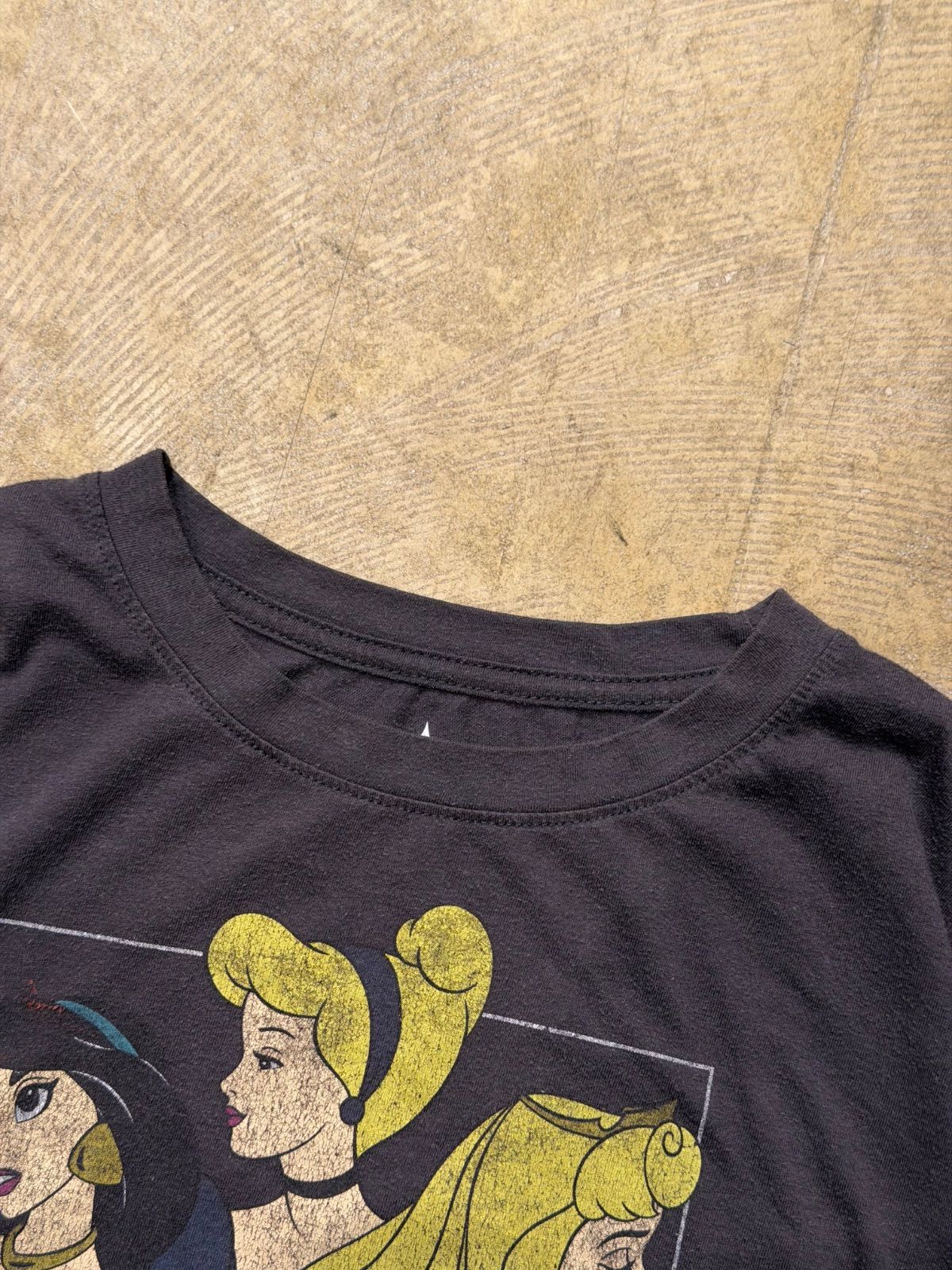【 Disney PRINCESS 】 ディズニー プリンセス 半袖 Tシャツ 白雪姫 シンデレラ オーロラ姫 ジャスミン ベル アリエル チャコールグレー 《 メンズ M - L / レディース XL 》 【 Disney PRINCESS 】 ディズニー プリンセス 半袖 Tシャツ 白雪姫 シンデレラ オーロラ姫 ジャスミン ベル アリエル チャコールグレー 《 メンズ M - L / レディース XL 》