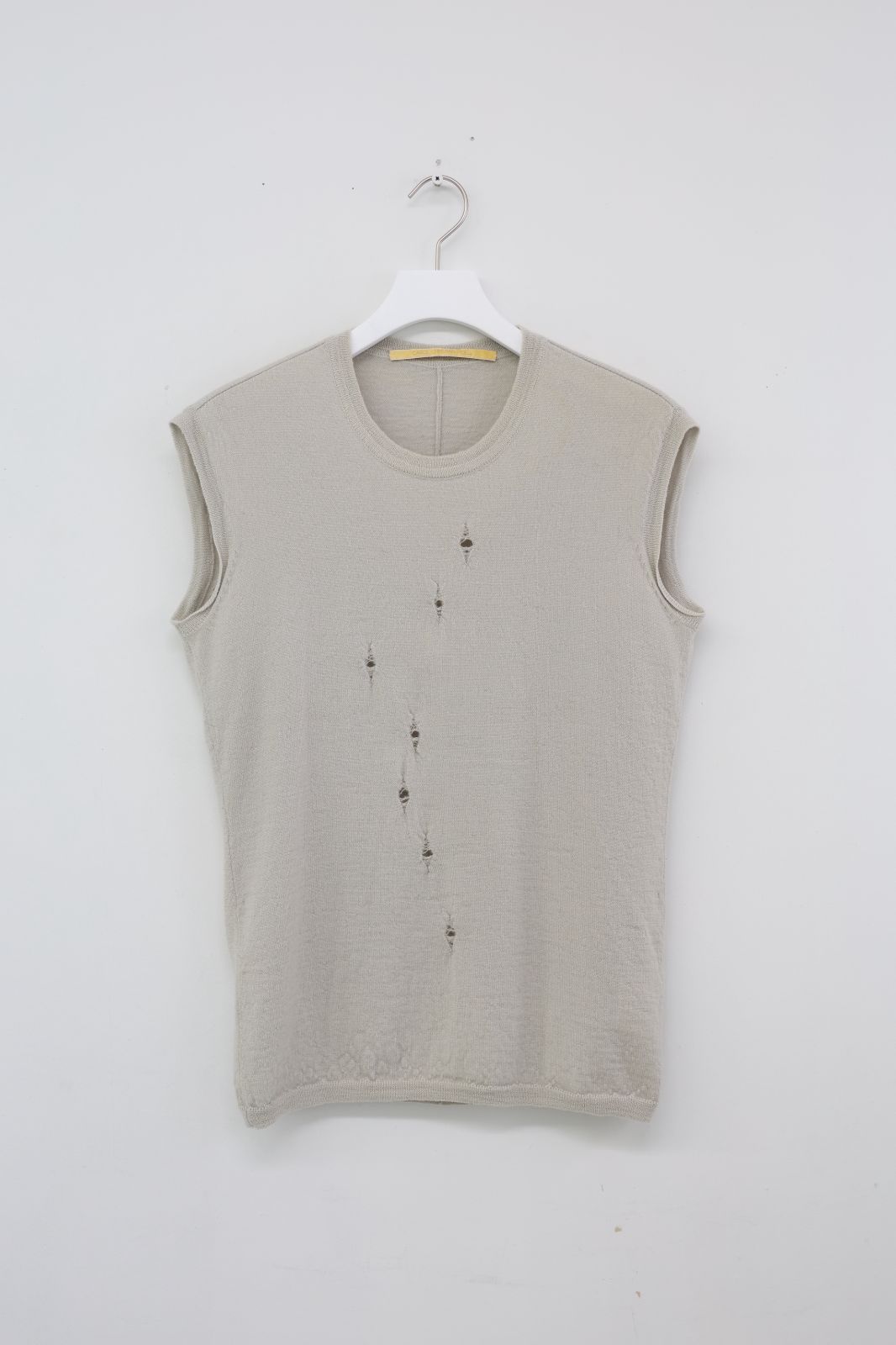 CAROL CHRISTIAN POELL Sleeveless Knit Top with holes キャロルクリスチャンポエル スリーブレス ニット ベスト 52,800円