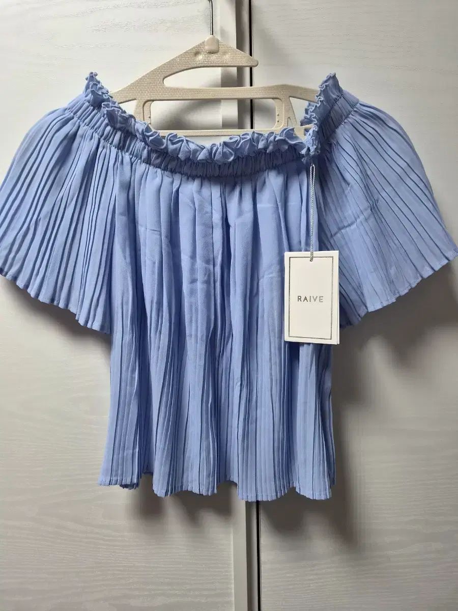 *新品* RAIVE フリース オフショルダー ショート ブラウス