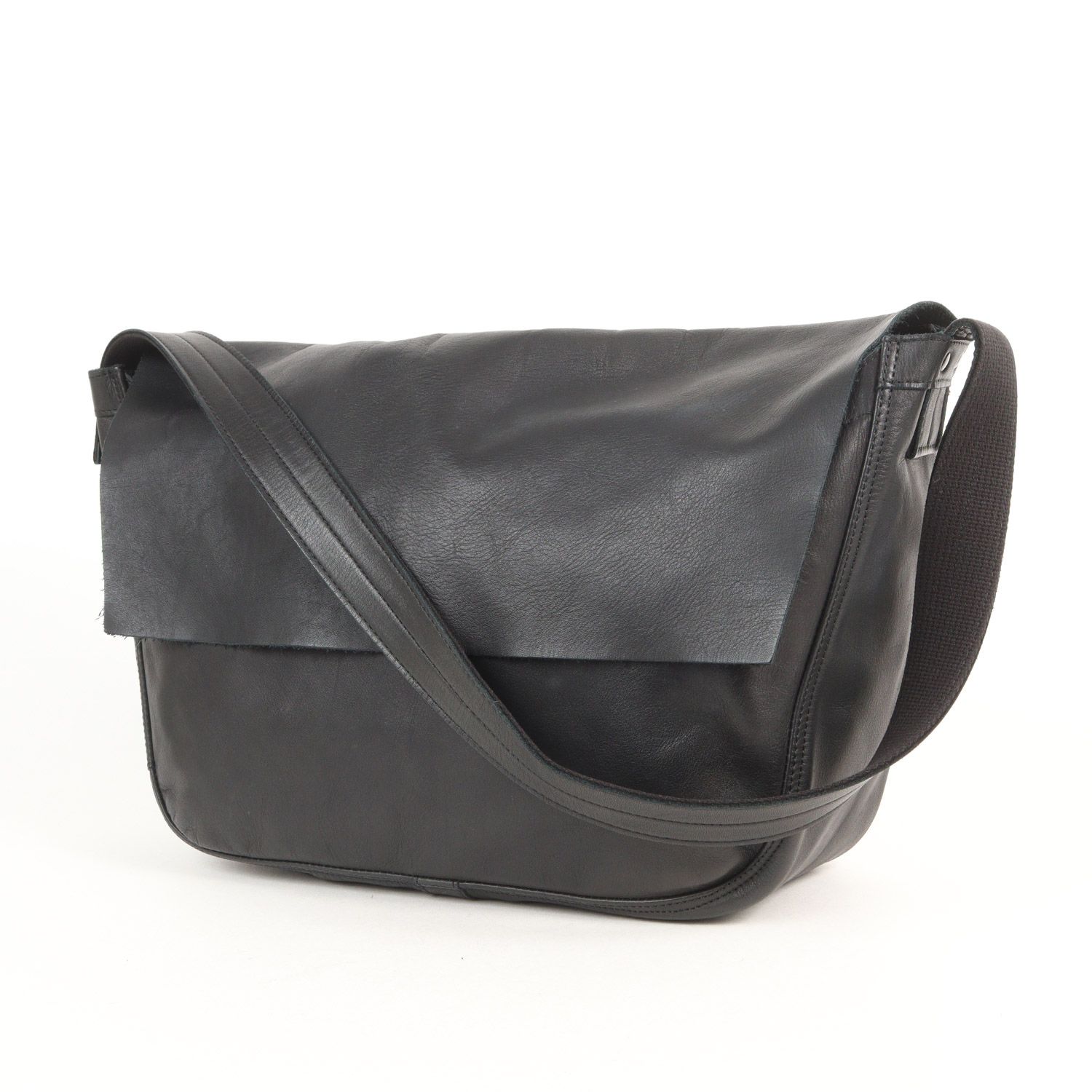 【美品】hobo ホーボー バッグ ブラック 黒 フラップ ソフトレザー ショルダーバッグ MADE IN JAPAN ブランド カバン【メンズ】【中古】