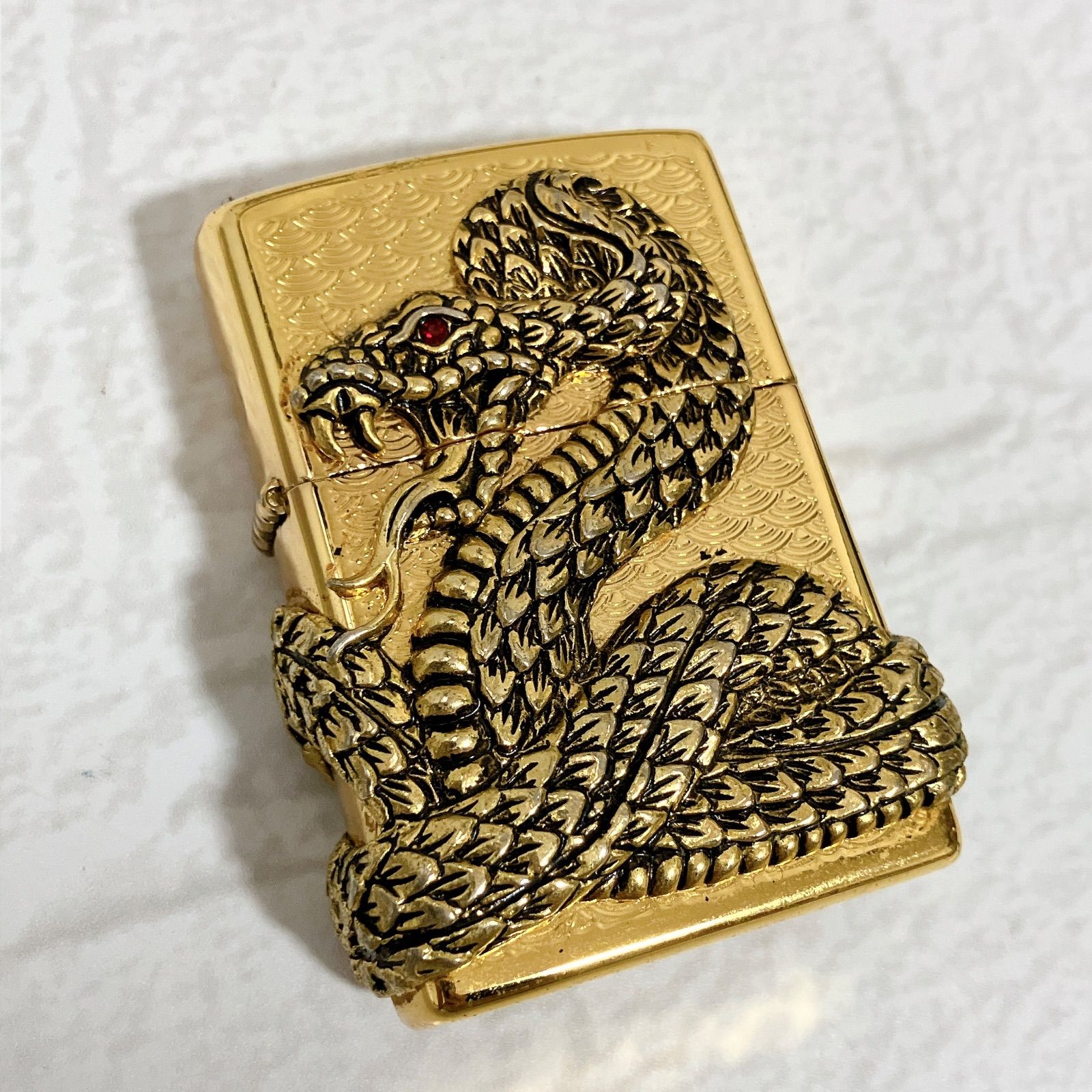 ZIPPO ジッポー ゴールドカラー スネークデザイン 赤目蛇 20 J USA 火花確認済み