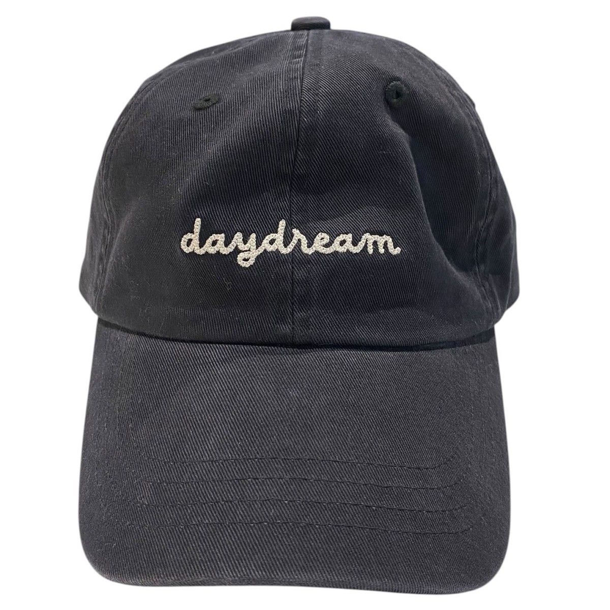 DAYDREAM 26SS Script Logo Baseball Cap Vintageヴィンテージ加工ベースボールキャップ帽子 8069000146844 DAYDREAM 26SS Script Logo Baseball Cap Vintageヴィンテージ加工ベースボールキャップ帽子 8069000146844