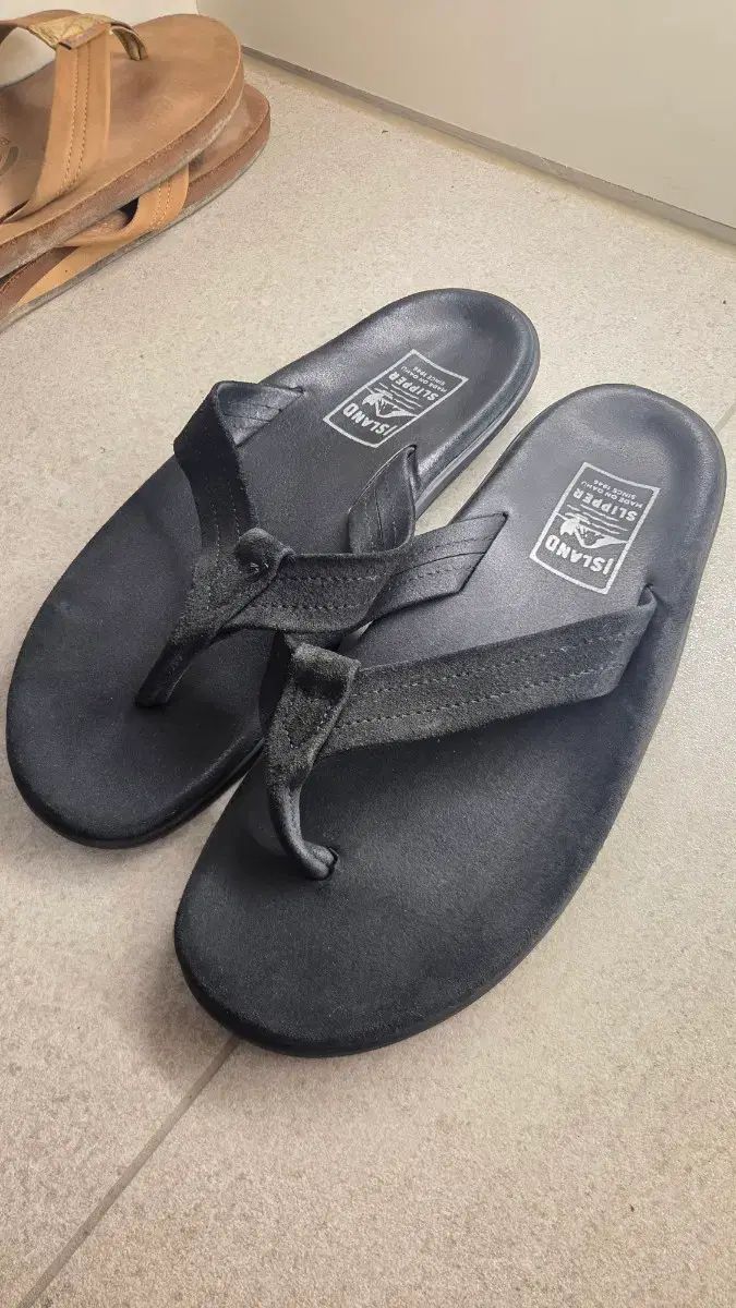 ISLAND SLIPPER スウェード us10 ブラック 出品 ISLAND SLIPPER スウェード us10 ブラック 出品
