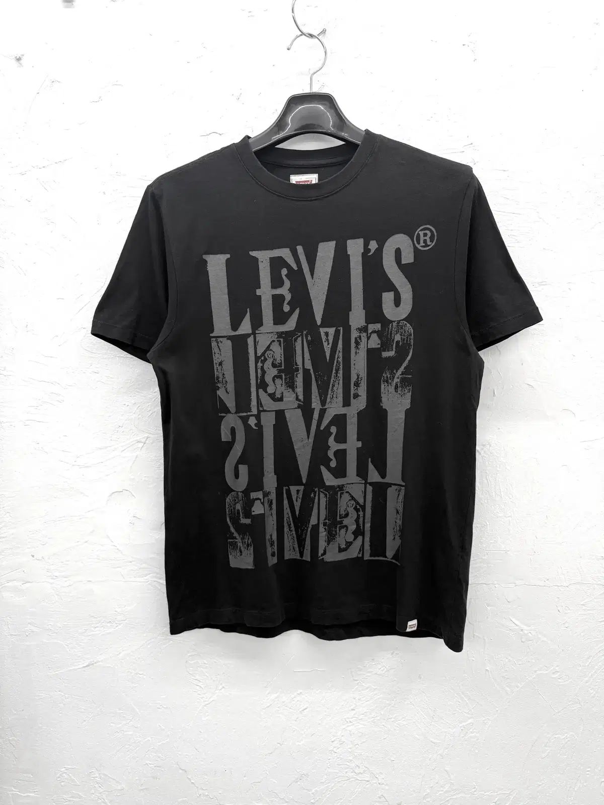 リーバイス INVERTERD Tシャツ 8,660円