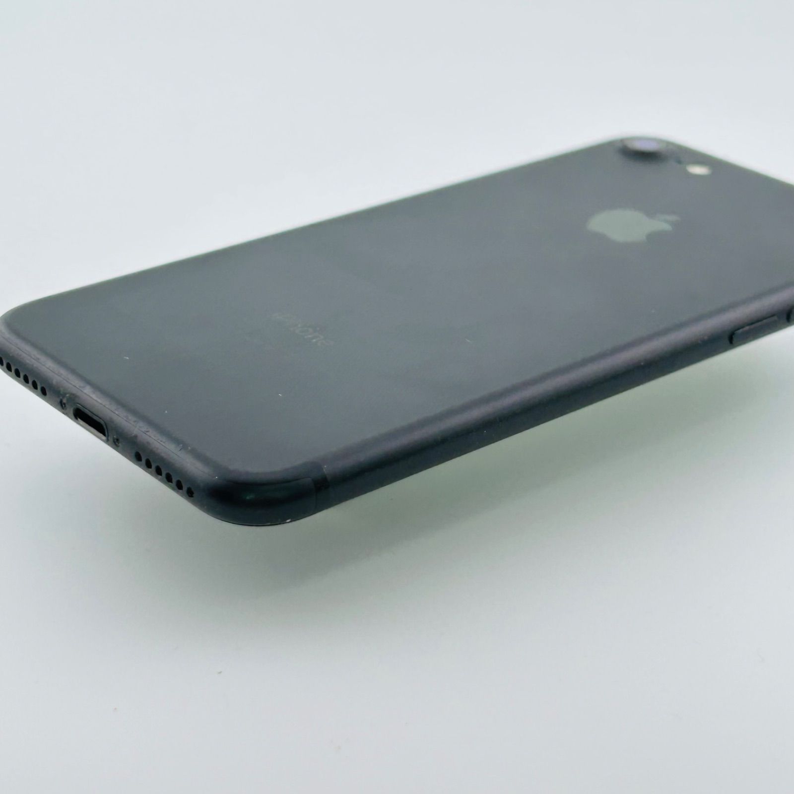 バッテリー良好 iPhone7 32GB ジェットブラック SIMフリー(simロック解除済) 白ロム 中古 本体 動作確認済 【最短送料無料】J-251 バッテリー良好 iPhone7 32GB ジェットブラック SIMフリー(simロック解除済) 白ロム 中古 本体 動作確認済 【最短送料無料】J-251