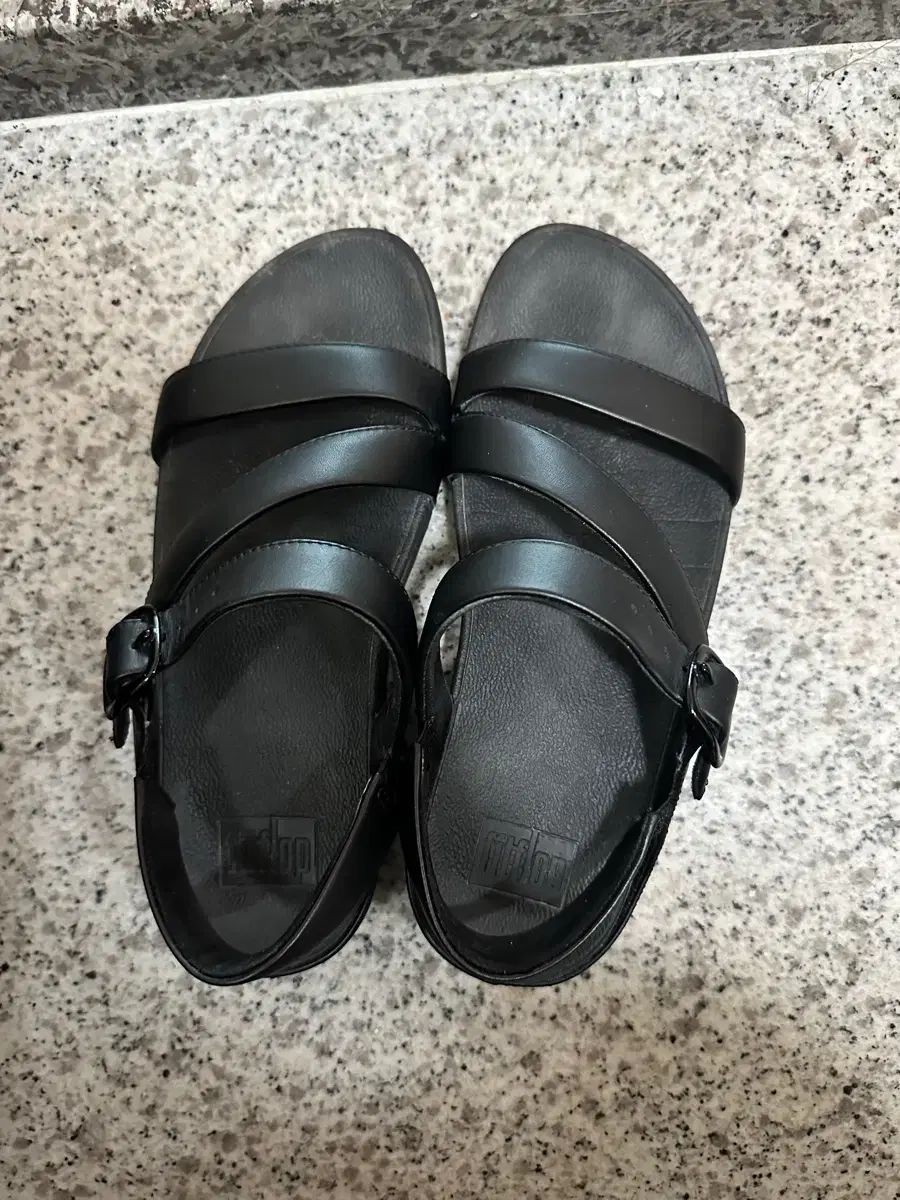 フィットフロップ 黒色 サンダル 235 8,189円