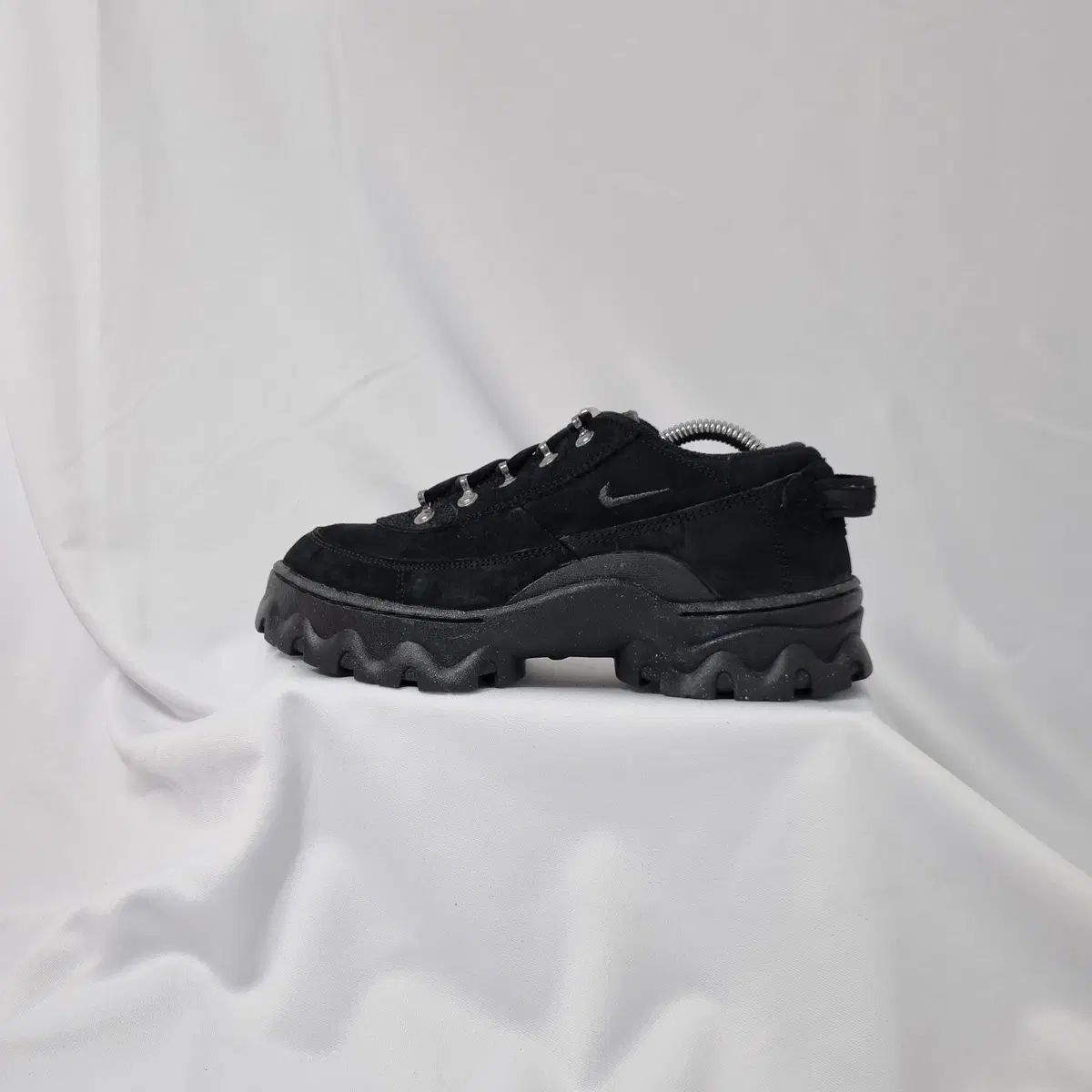 235 NIKE ラハール ロー ブラック スニーカー