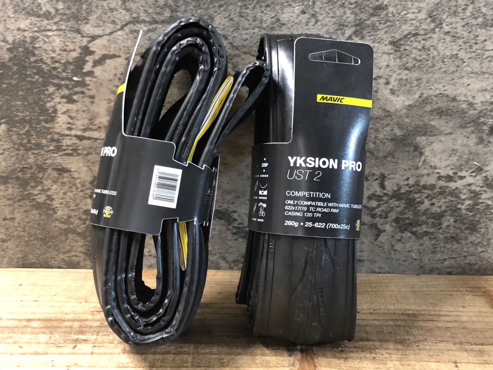KG349 マビック MAVIC YKSION PRO UST 2 チューブレスレディ タイヤ 黒 