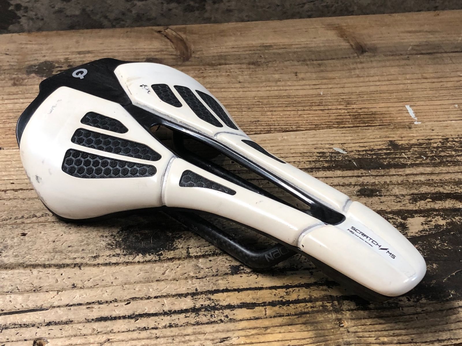 KH208 プロロゴ prologo SCRATCH M5 CPC サドル 白 nack カーボンレール 138mm