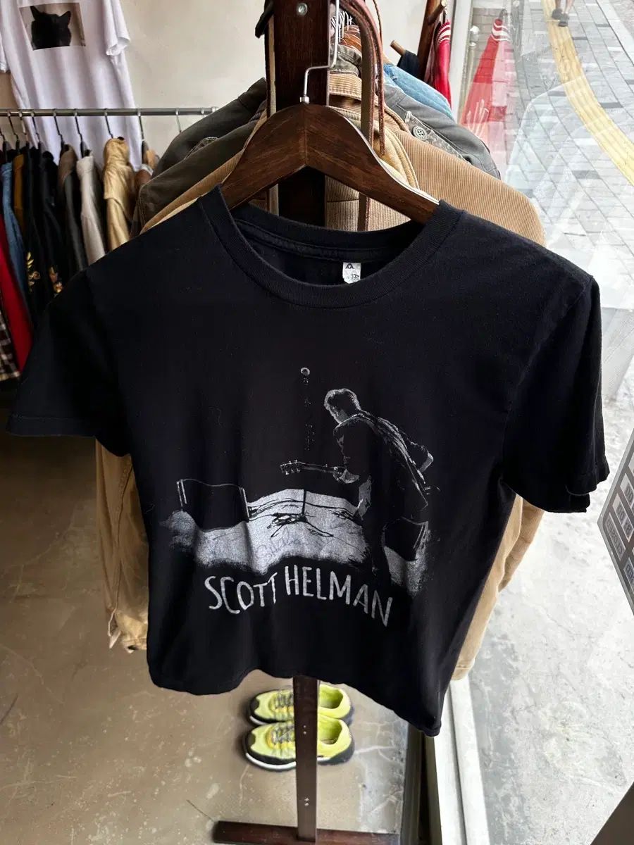 Scott Helman グラフィック クロップTシャツ
