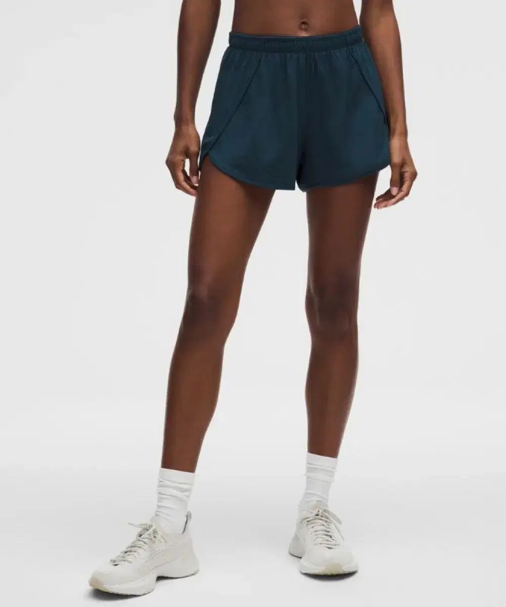 ルルレモン スウィフツィー ミッドライズ ショーツ 3