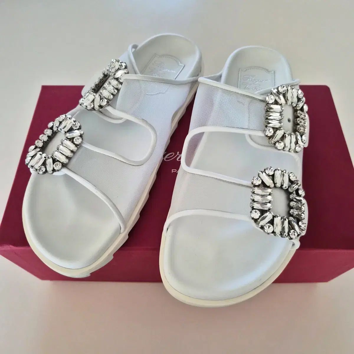 新品 Roger Vivier(ロジェ・ヴィヴィエ) スライディ ビブ ストラス メッシュ ミュール スリッパ サンダル 37