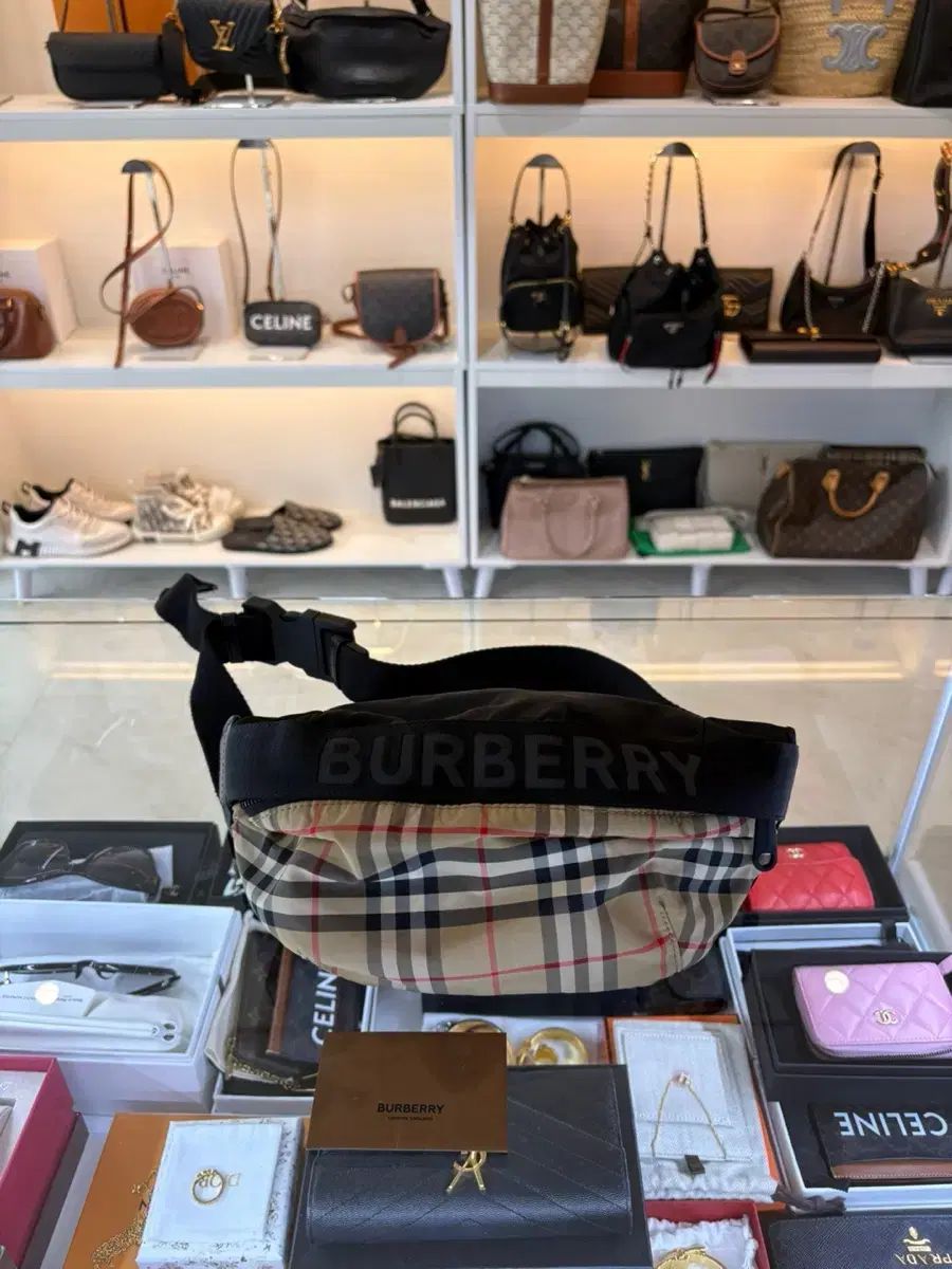 正規品 バーバリー ヒップバッグ
