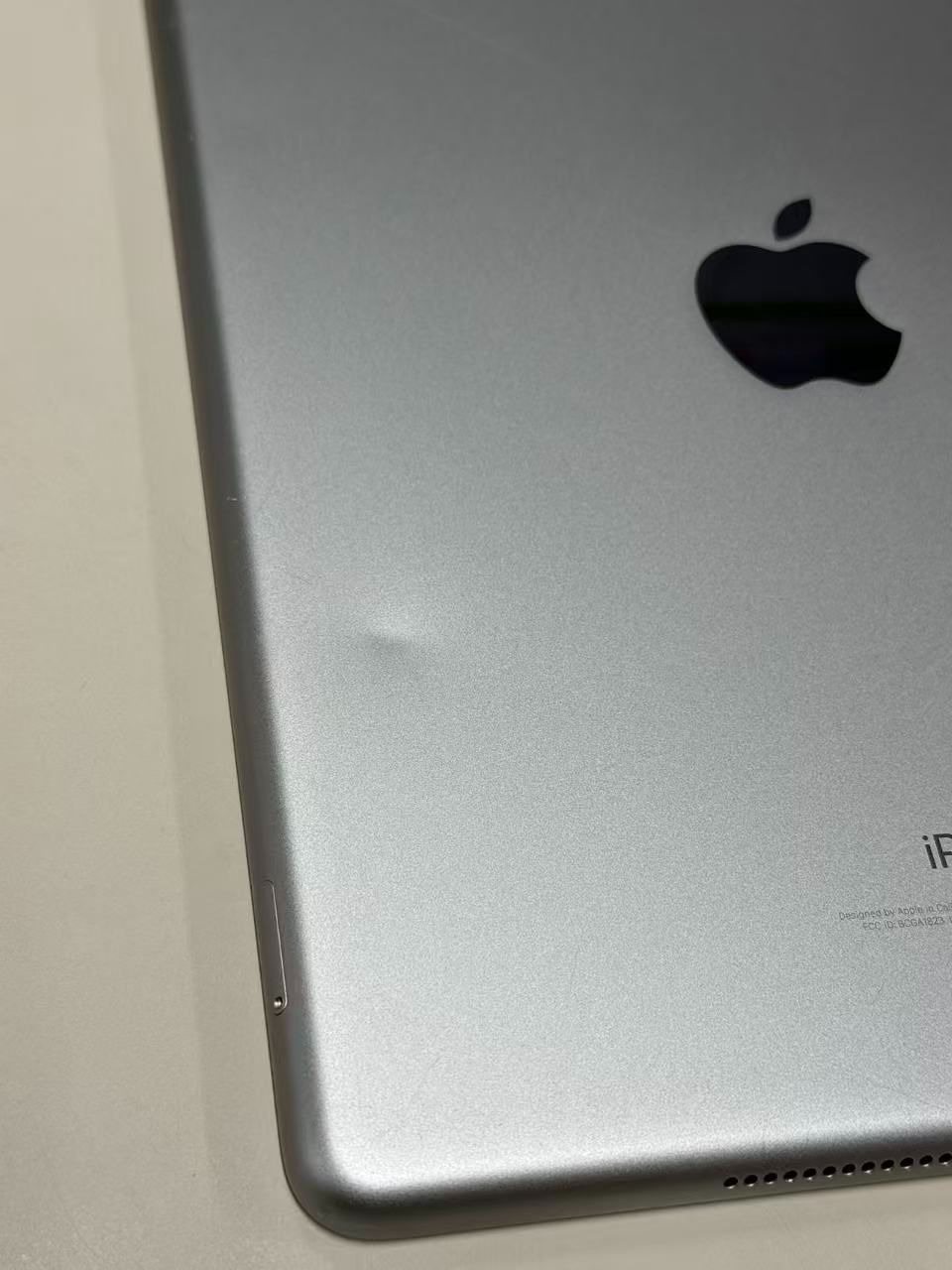 iPad 第5世代 32GB シルバー 訳あり - メルカリ