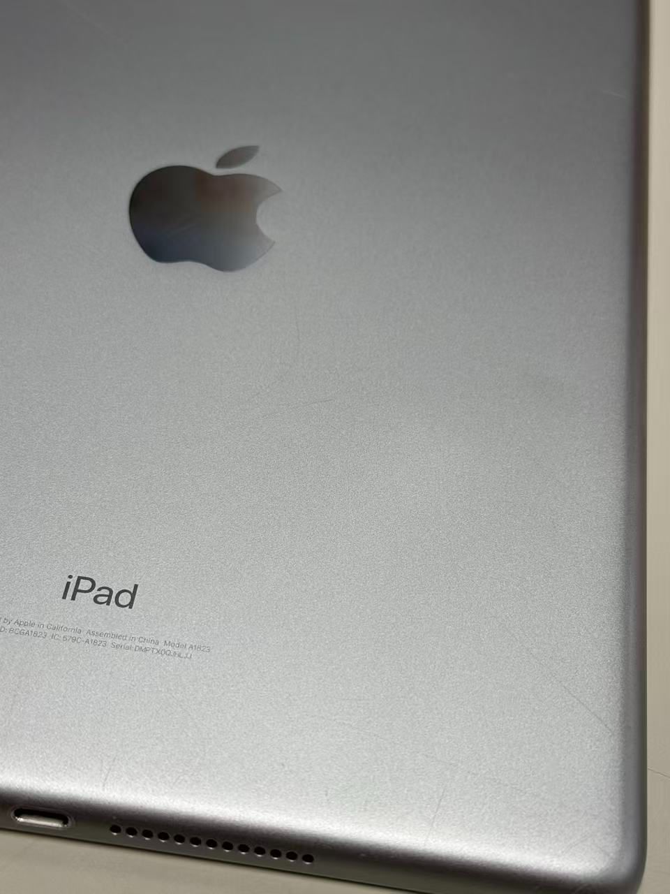 iPad 第5世代 32GB シルバー 訳あり - メルカリ